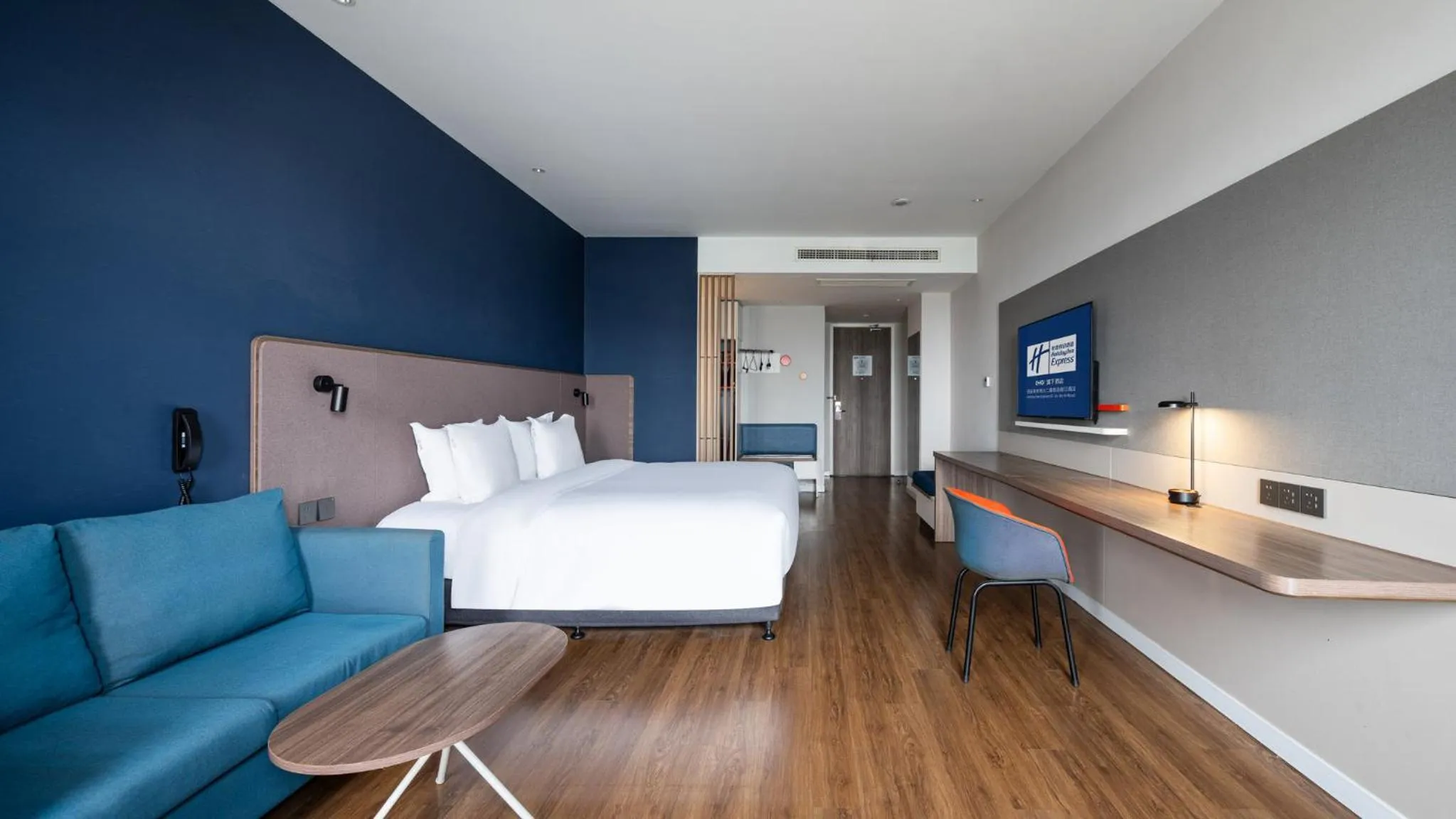 Photo of the whole room in Holiday Inn Express Xi'an West, an IHG Hotel