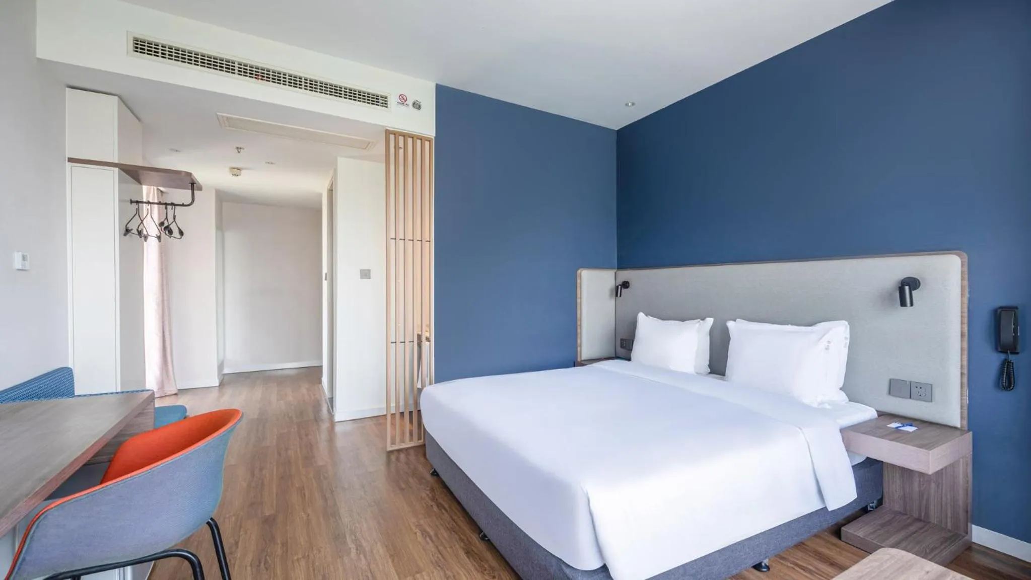 Photo of the whole room in Holiday Inn Express Xi'an West, an IHG Hotel