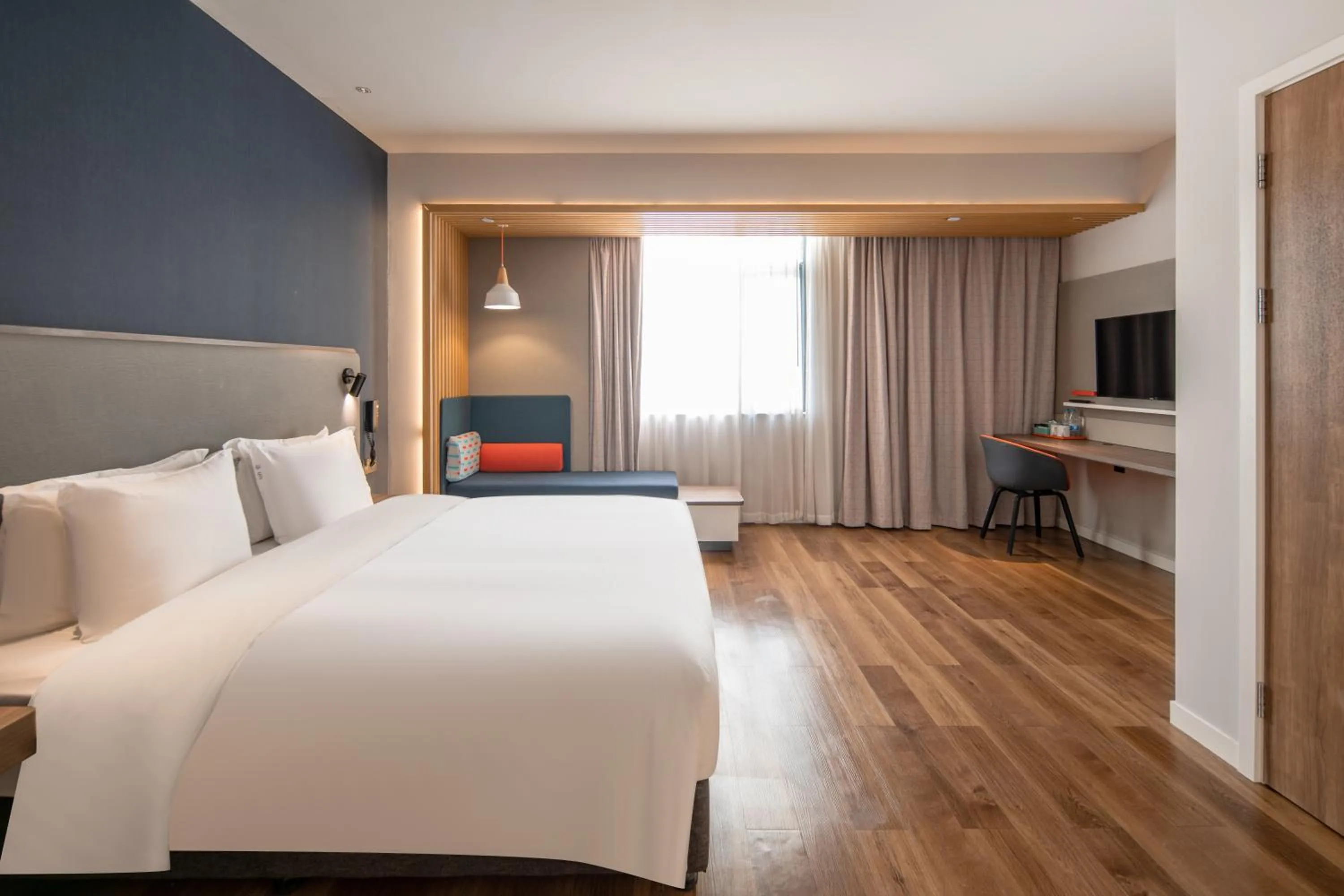 Bed in Holiday Inn Express Shanghai Jiading New City by IHG