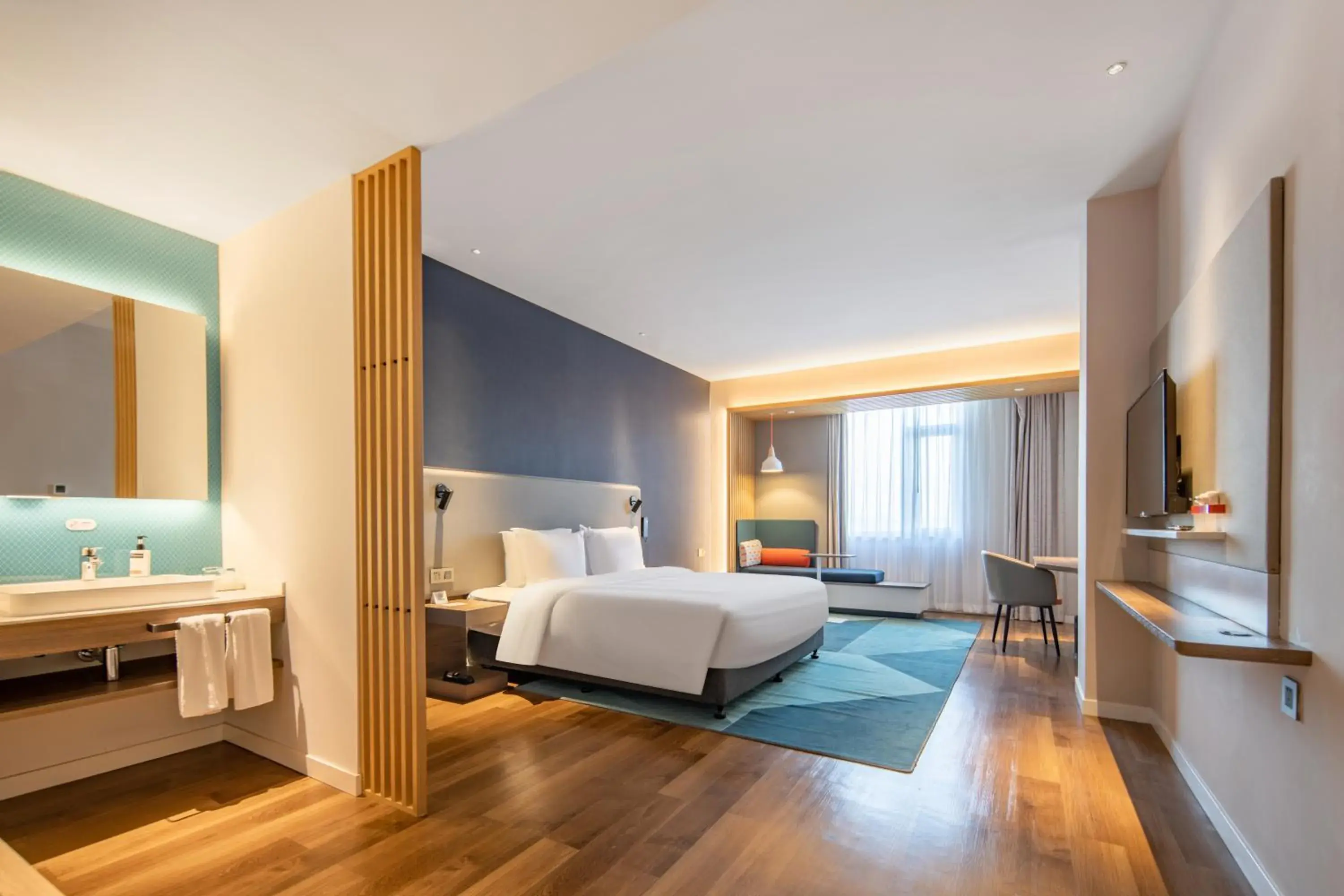 Standard King Room with Extra Floor Space in Holiday Inn Express Shanghai Jiading New City, an IHG Hotel Standard King Room with Extra Floor Space in Holiday Inn Express Shanghai Jiading New City, an IHG Hotel