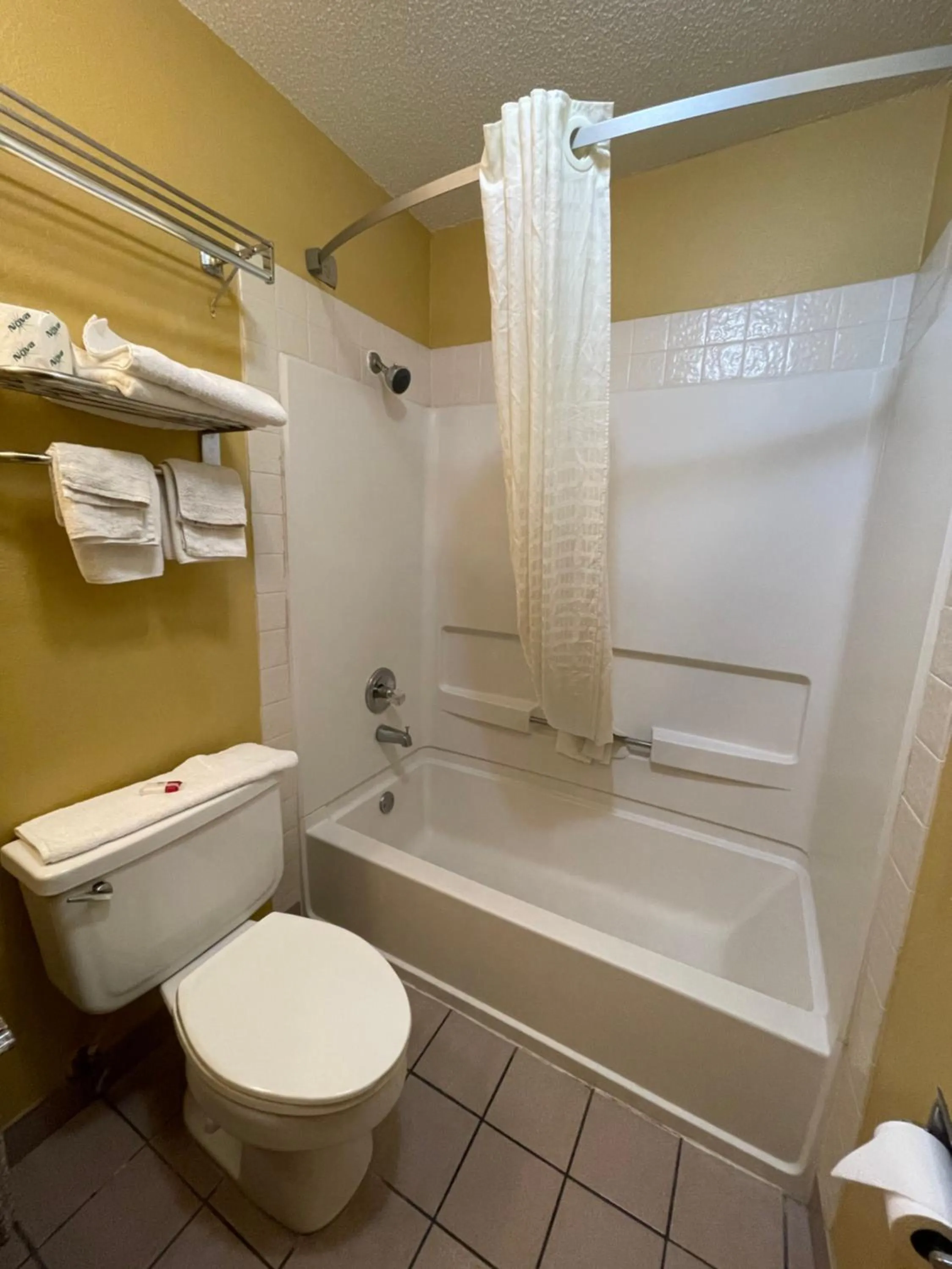 Bath in Super 8 by Wyndham Van Buren/Ft. Smith Area