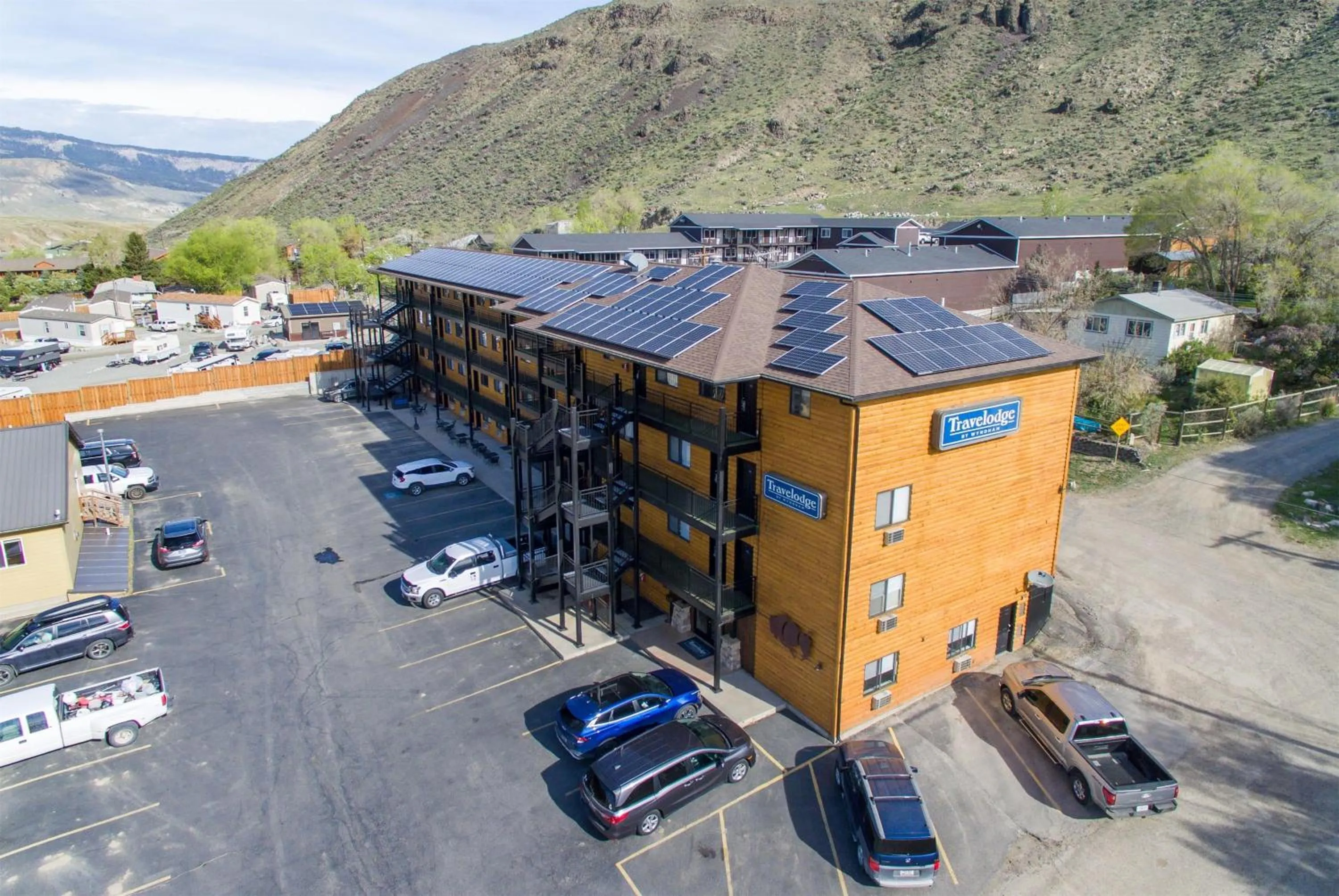 Property building in Travelodge by Wyndham Gardiner Yellowstone Park North Entr