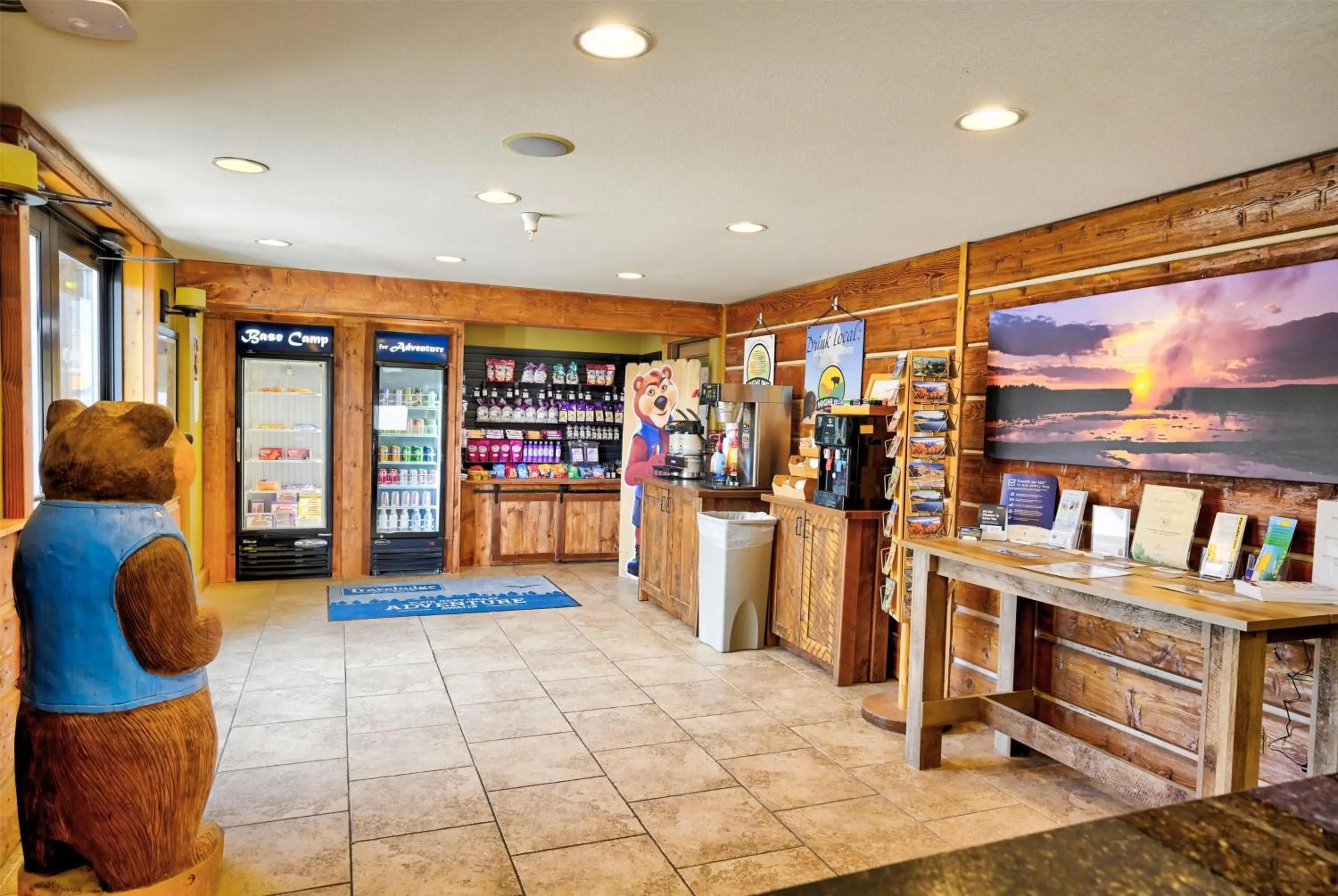 Lobby or reception in Travelodge by Wyndham Gardiner Yellowstone Park North Entr