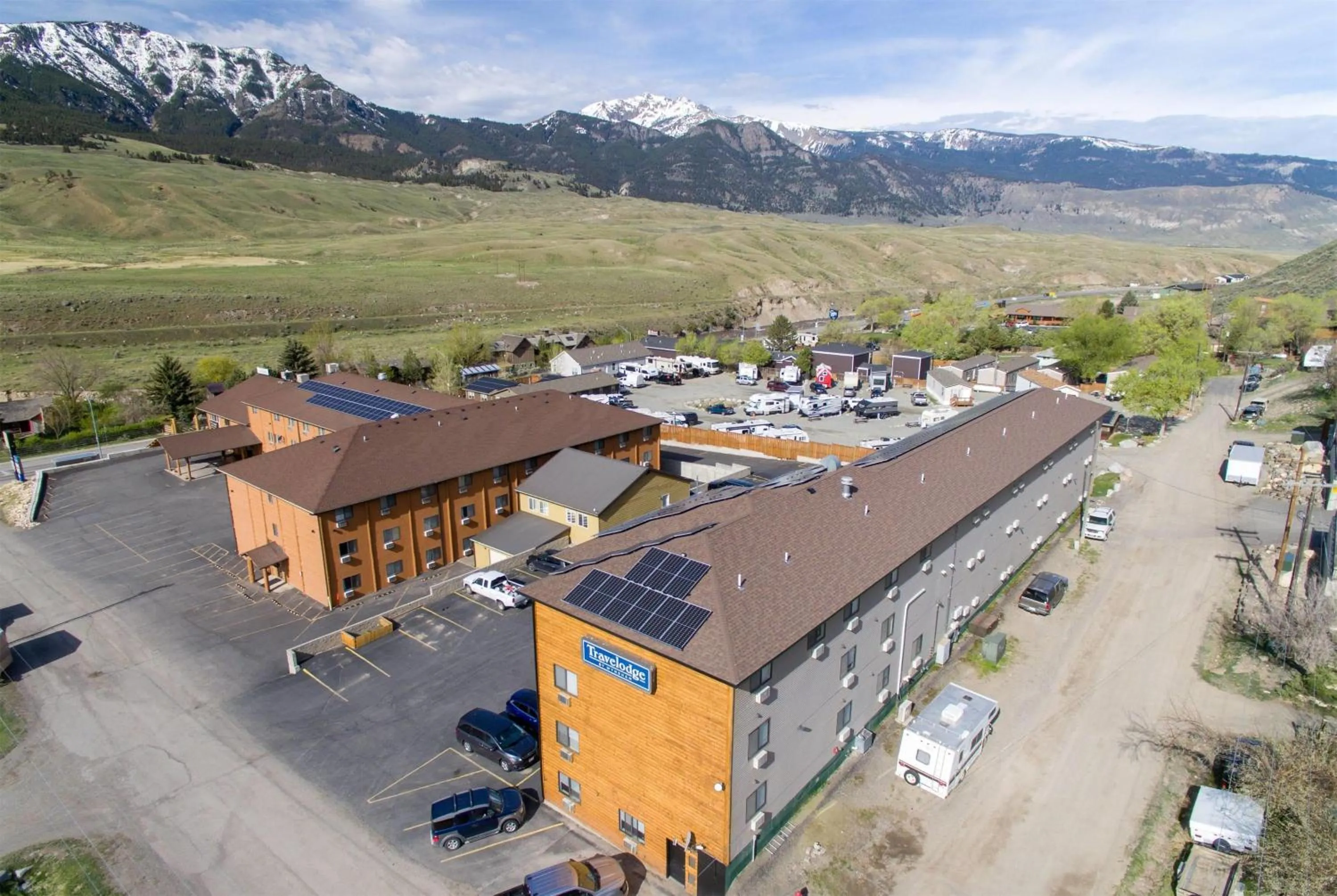 Property building in Travelodge by Wyndham Gardiner Yellowstone Park North Entr