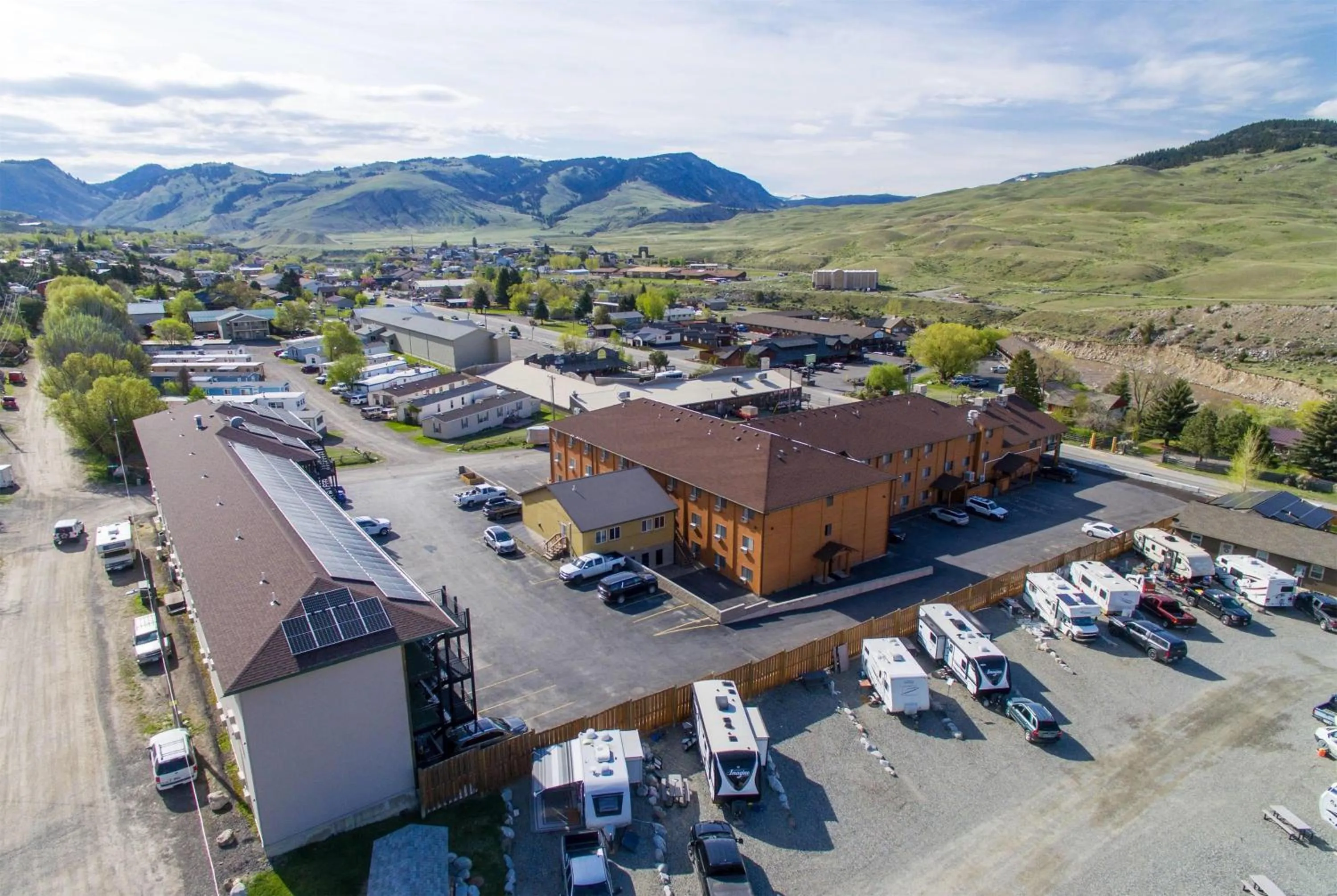 Property building in Travelodge by Wyndham Gardiner Yellowstone Park North Entr