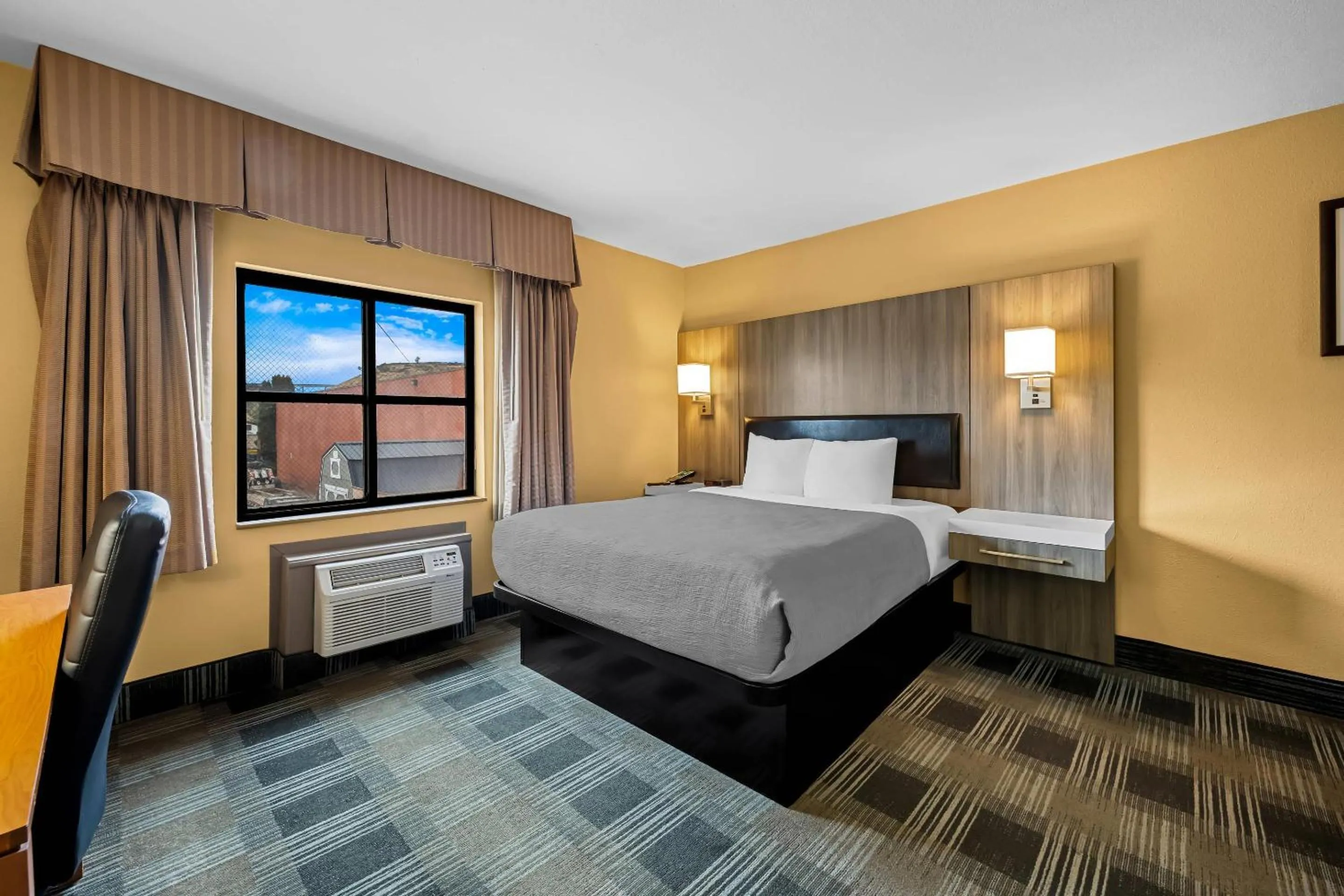 Bedroom, Bed in Quality Inn