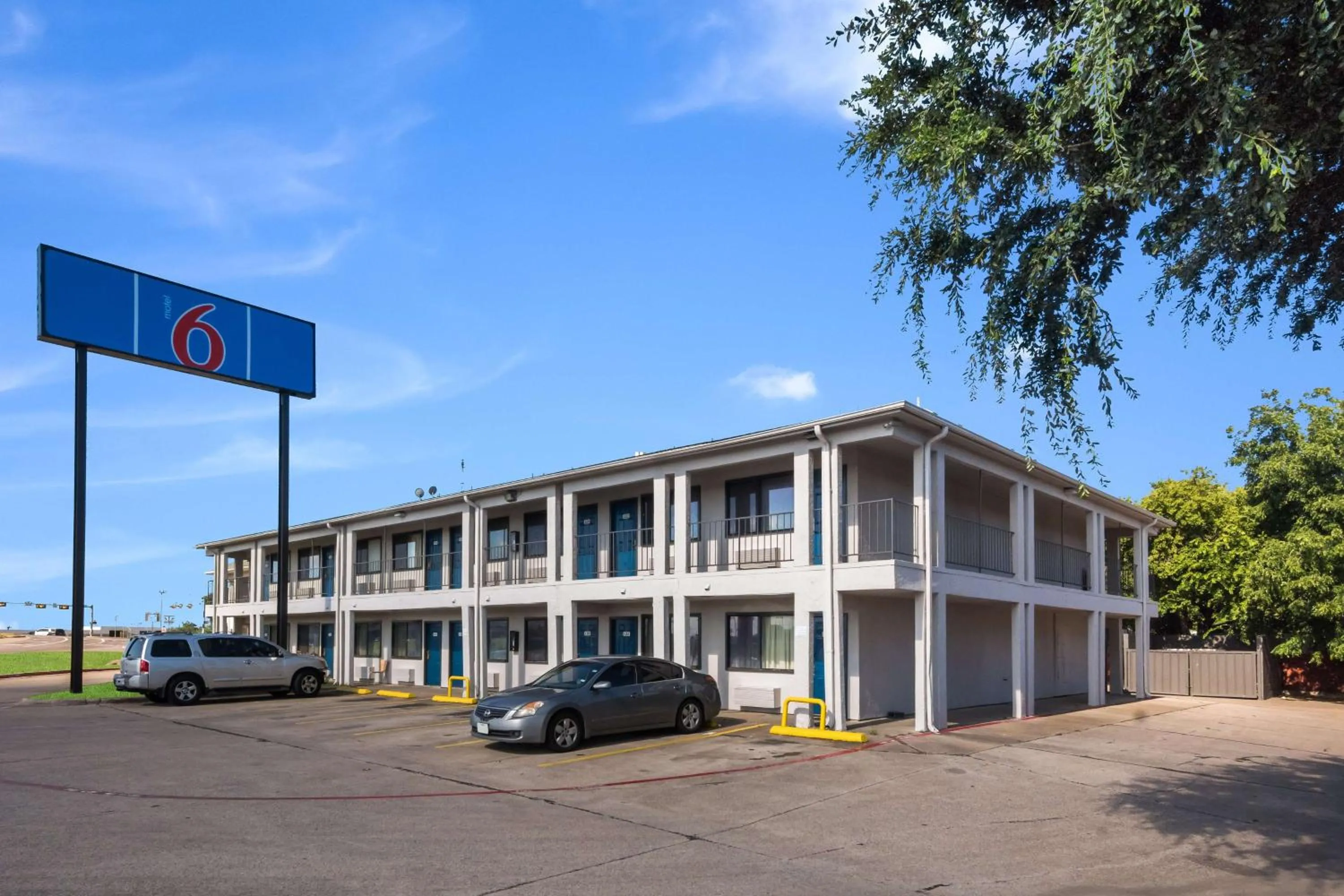 Property building in Motel 6 Irving - Loop 12