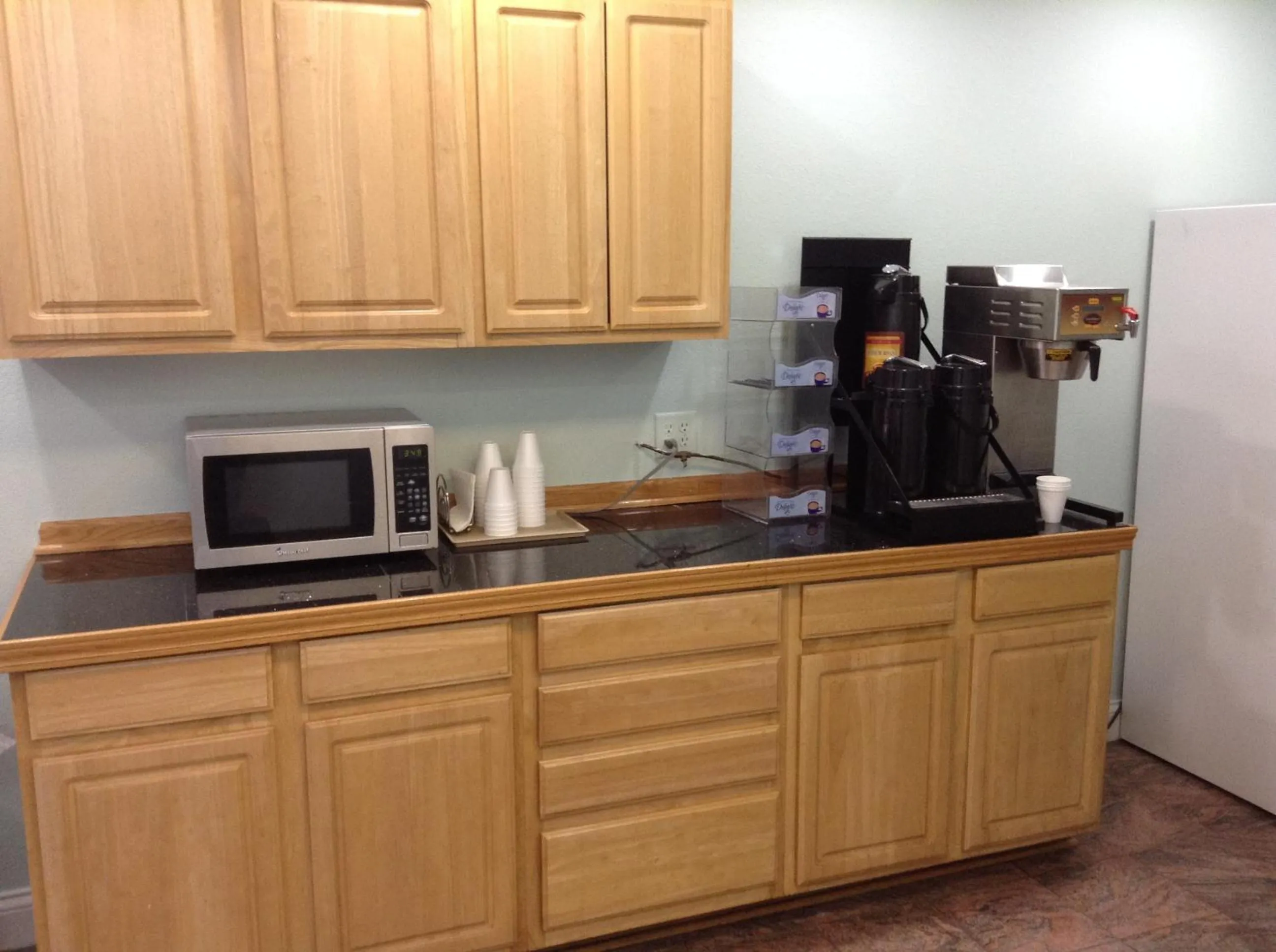 Food and drinks in Crossroads Inn