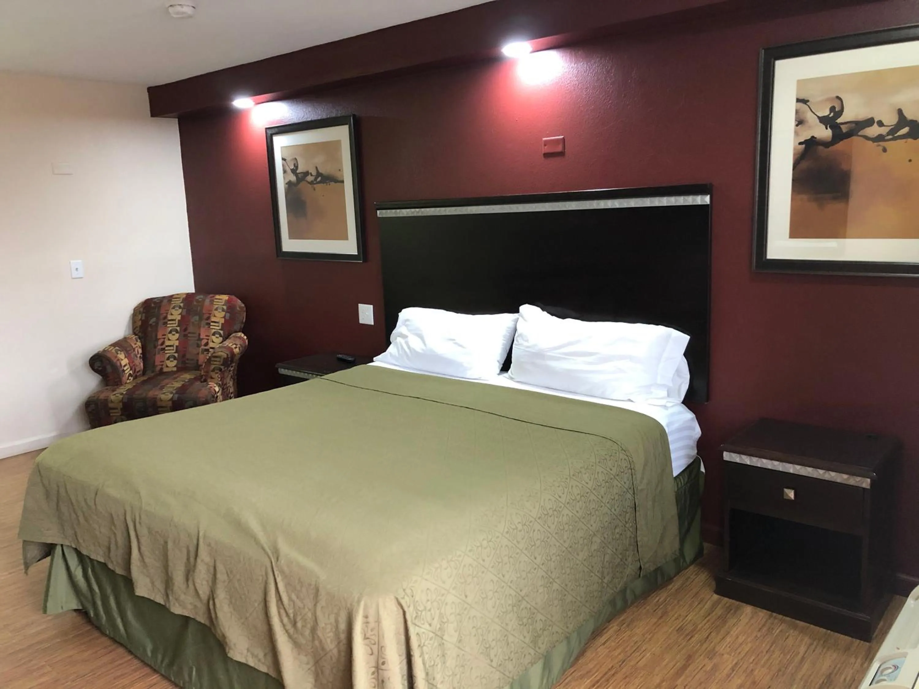 Bed in Crossroads Inn