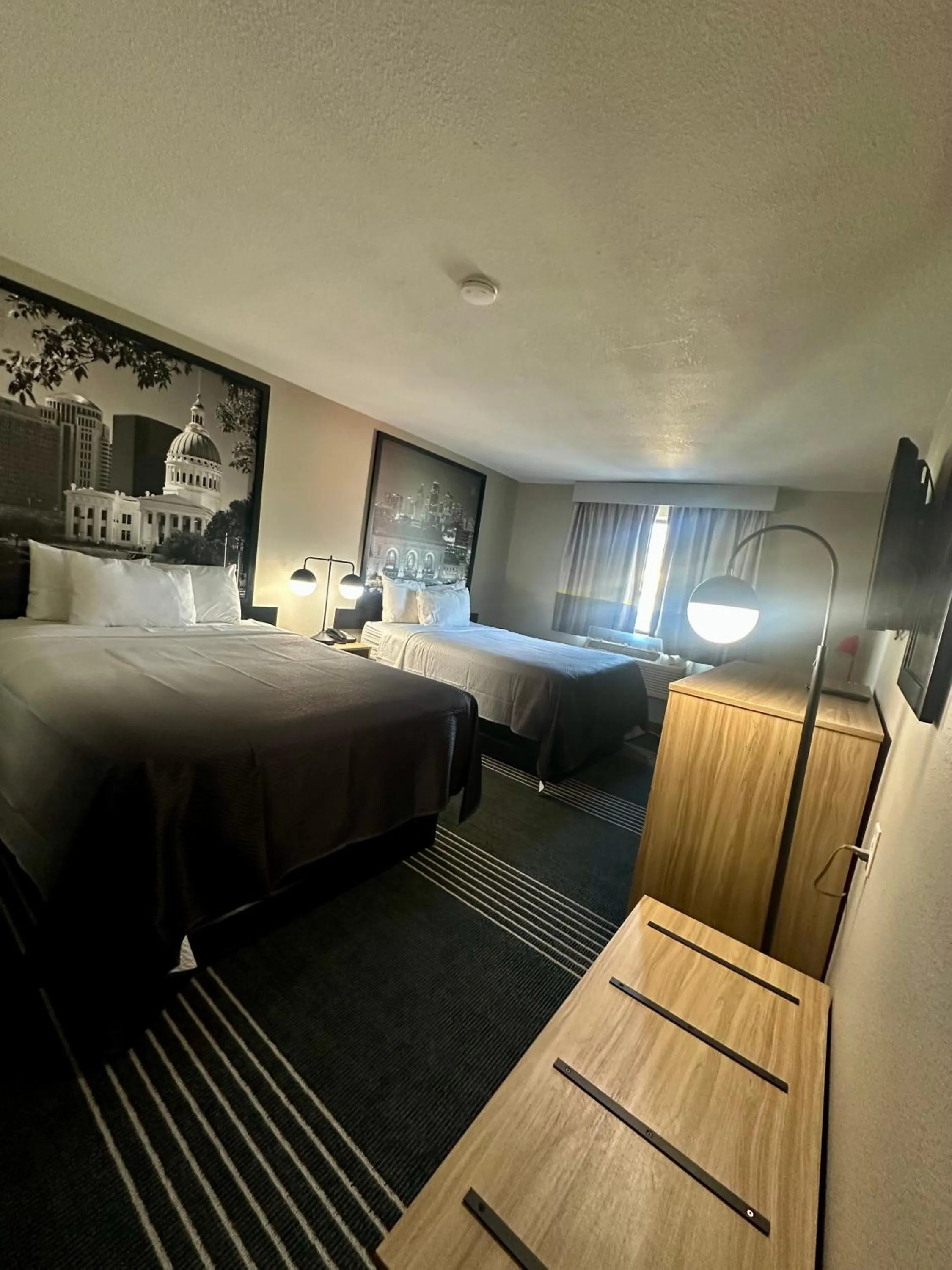 Bedroom, Bed in Super 8 by Wyndham Warrenton