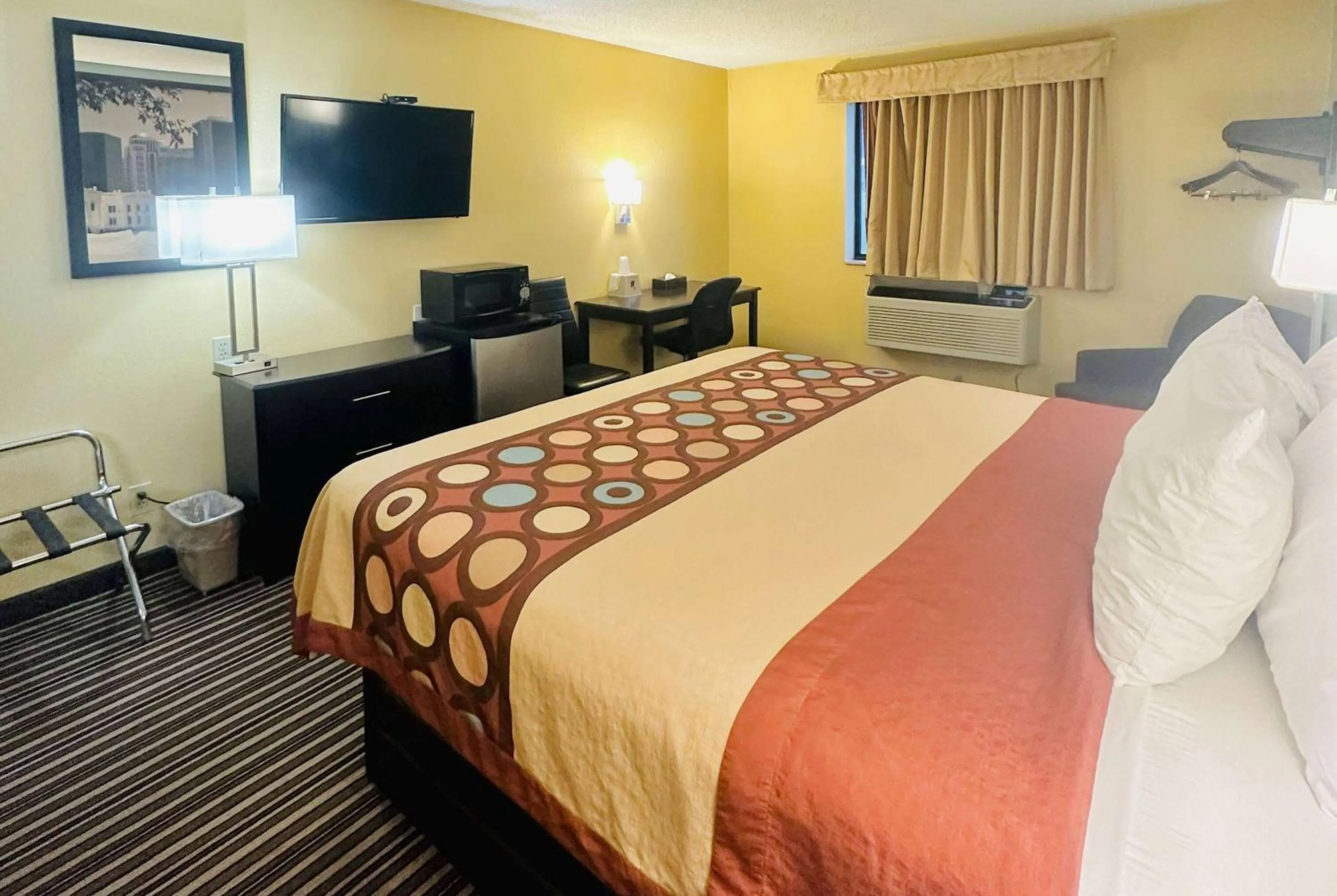 King Studio - Non-Smoking in Super 8 by Wyndham Warrenton