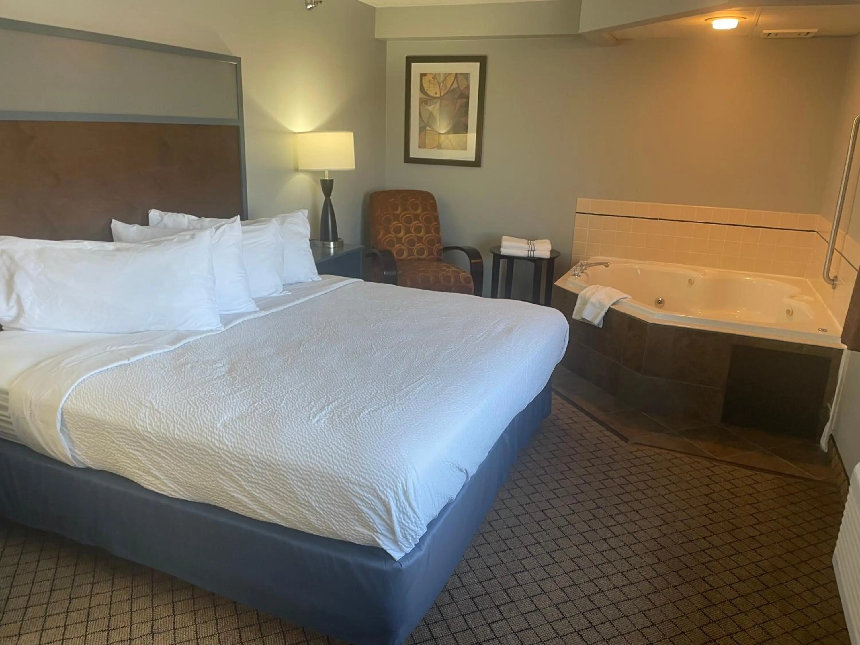 Photo of the whole room, Bed in AmericInn by Wyndham Hartford WI