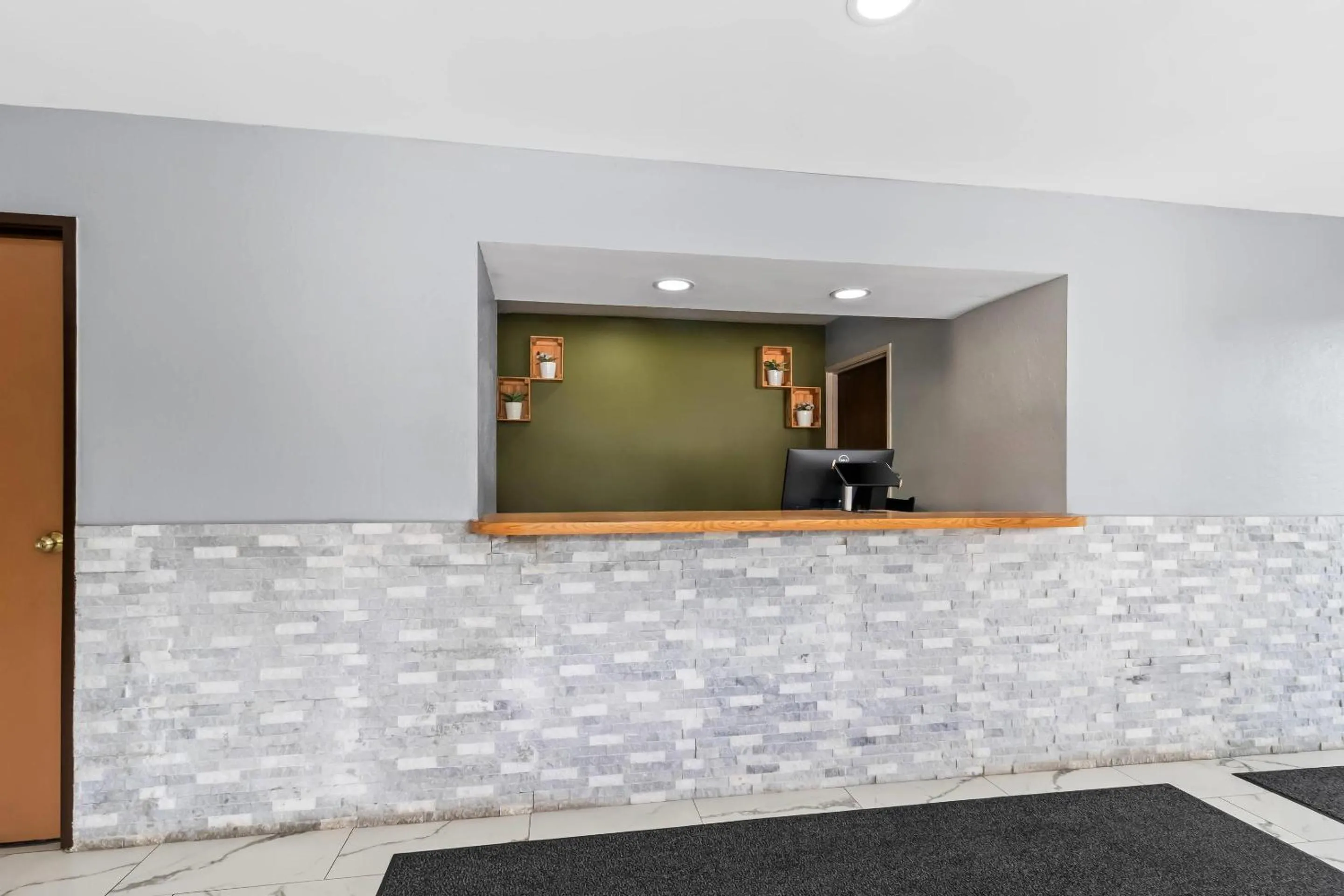 Lobby or reception in Rodeway Inn Delmont