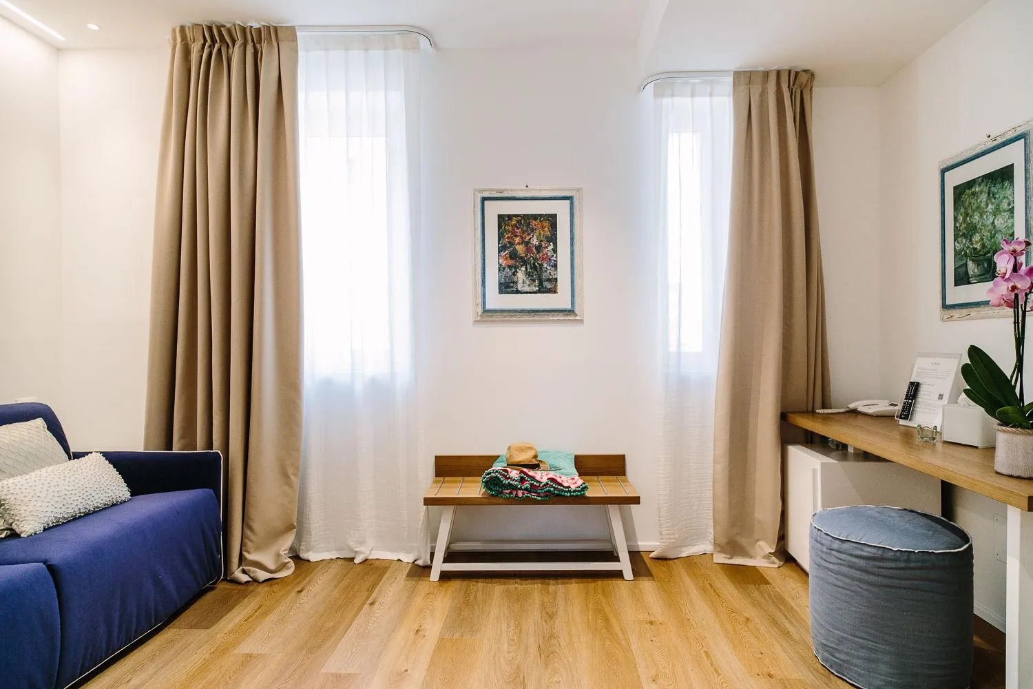 Seating area in NUMA HOTEL