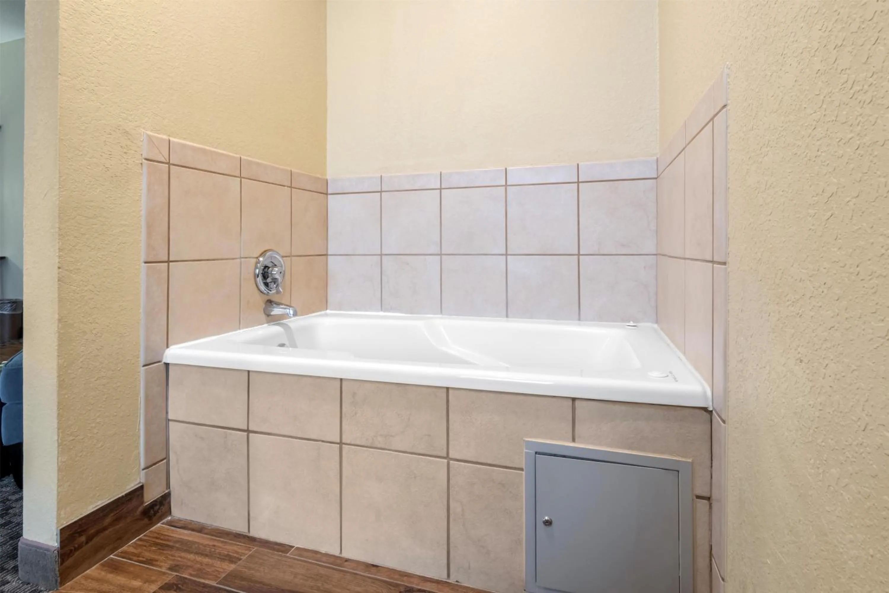 Bathroom in Best Western Plus Shamrock Inn & Suites