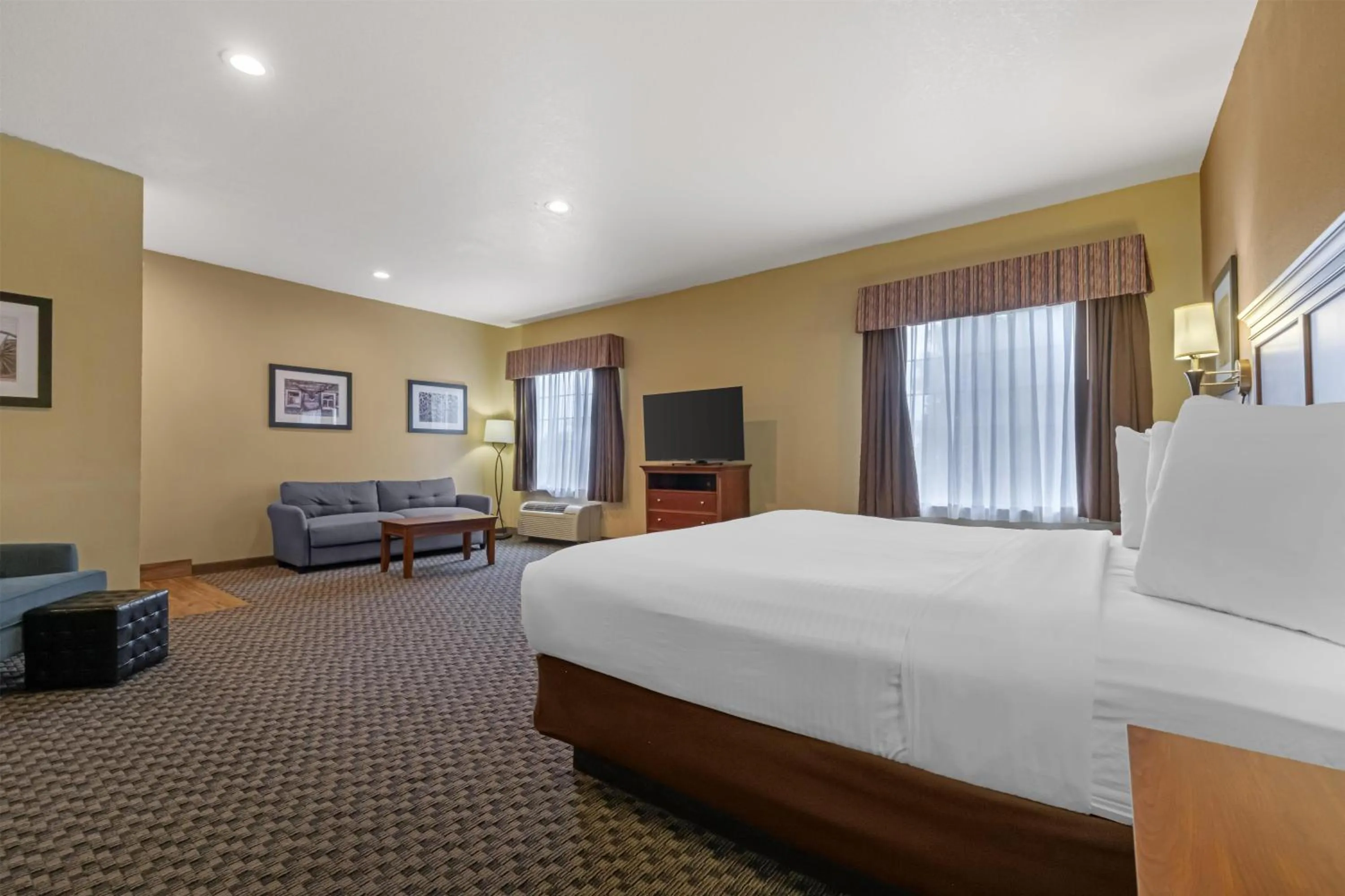 Bedroom, Bed in Best Western Plus Shamrock Inn & Suites