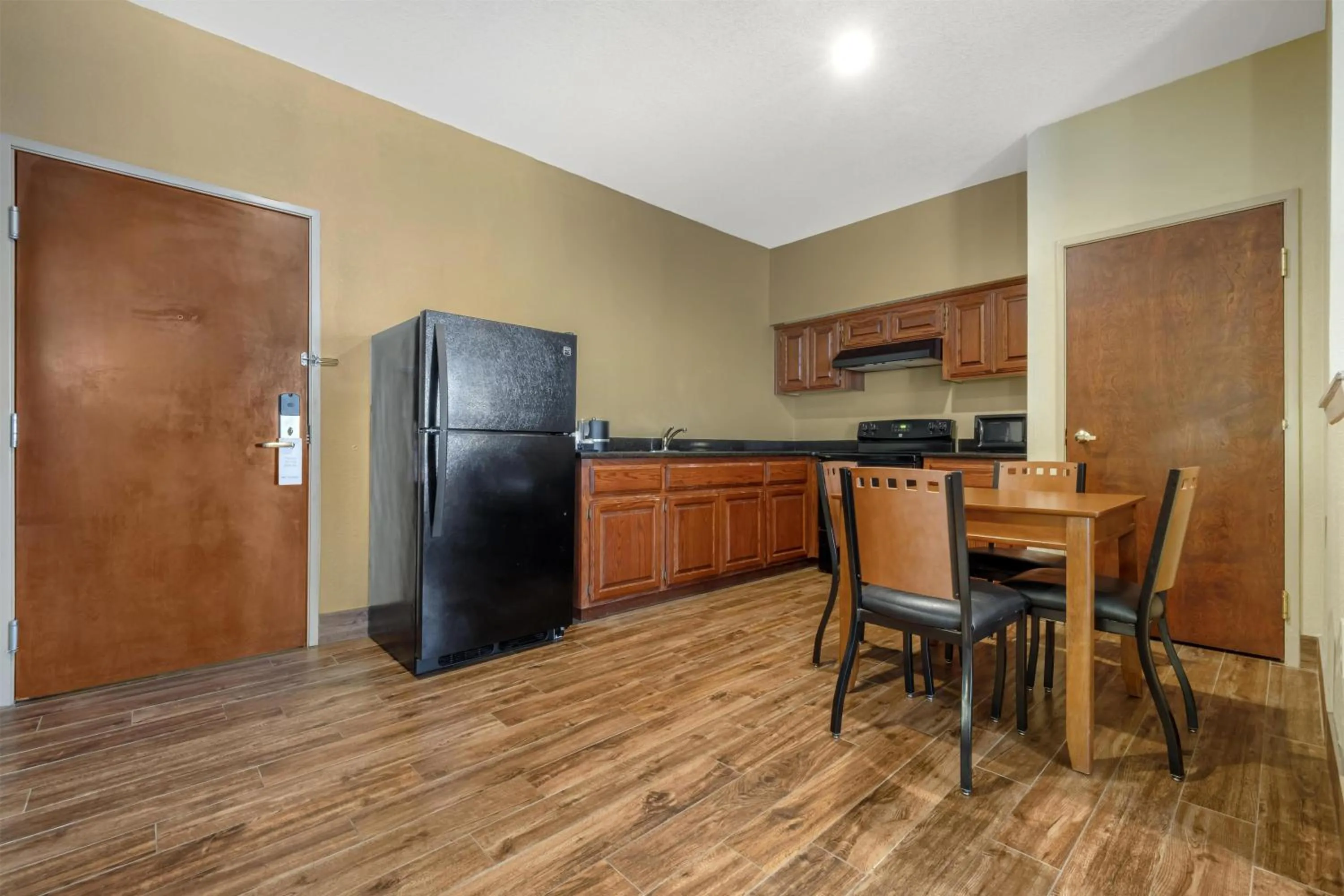 Bedroom in Best Western Plus Shamrock Inn & Suites