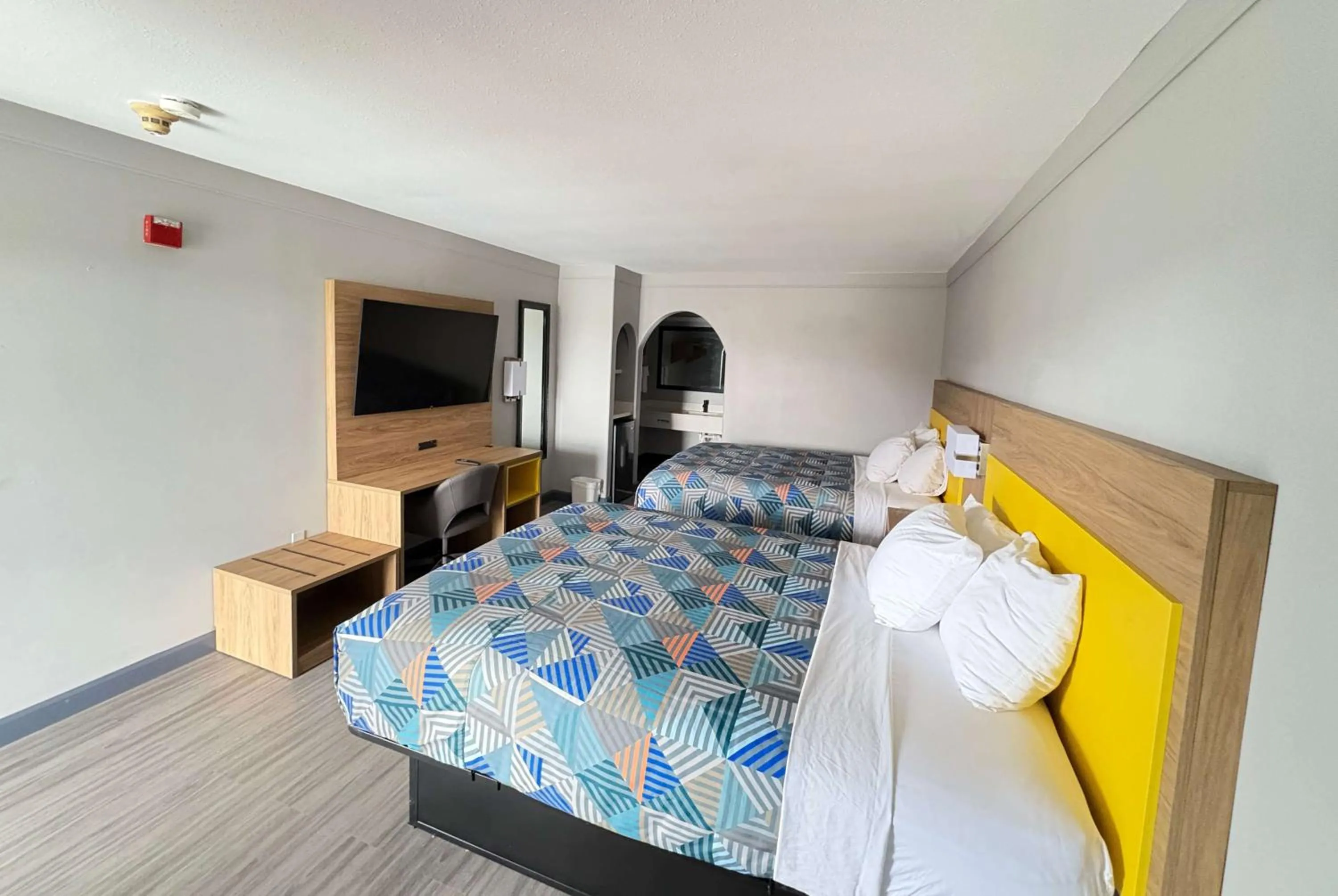 Photo of the whole room, Bed in Days Inn by Wyndham Gonzales