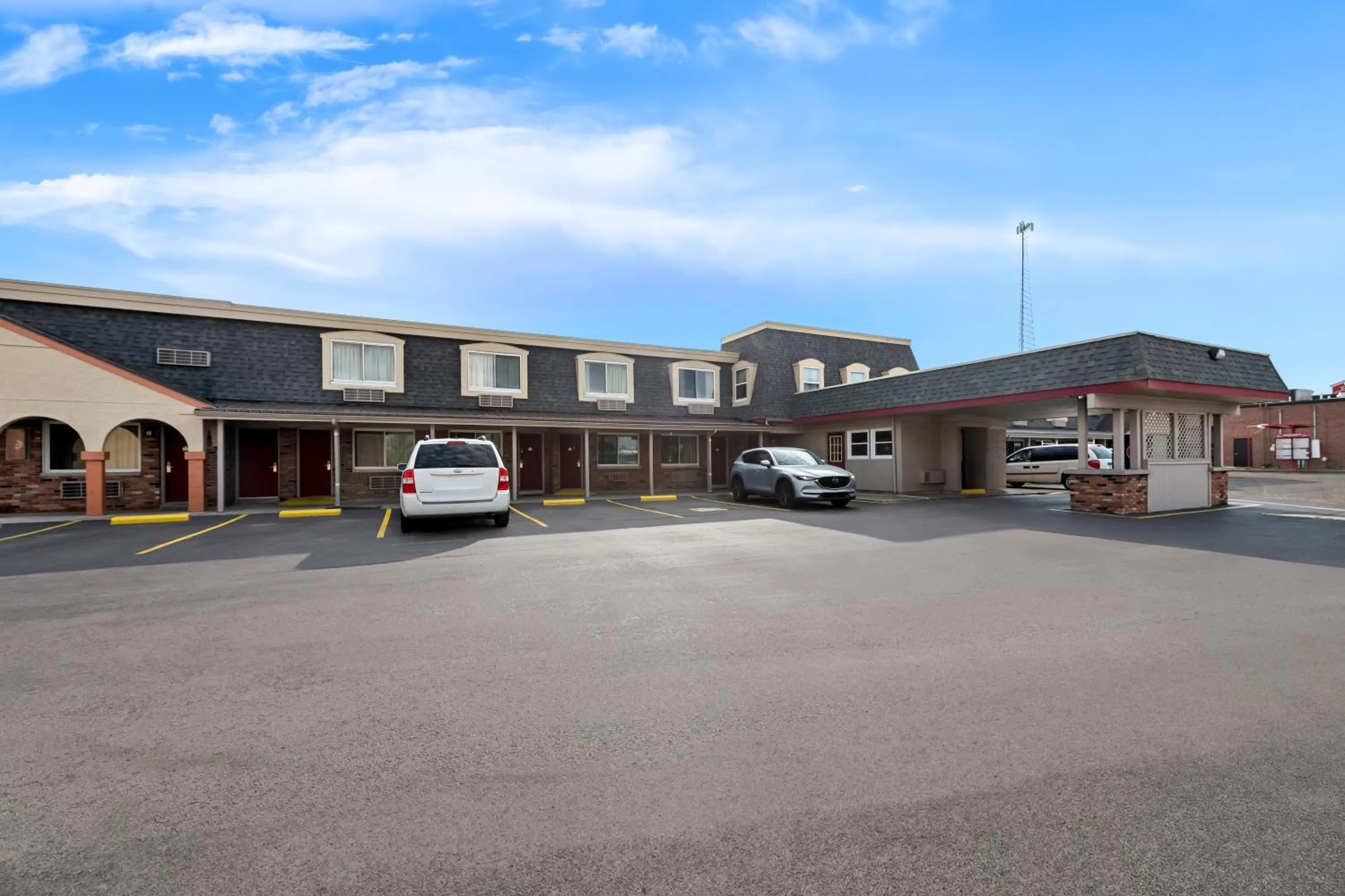 Property building in Americas Best Value Inn Marion