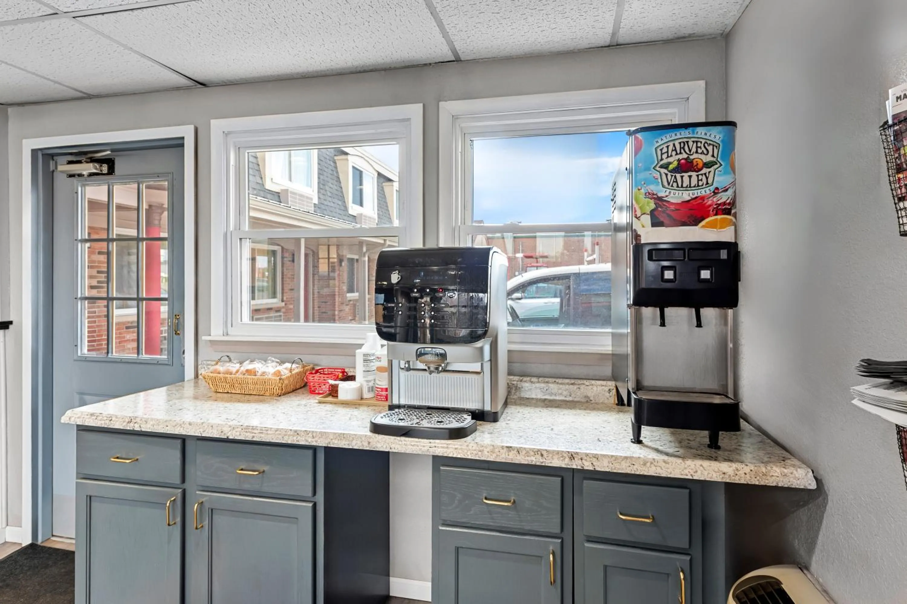 Coffee/tea facilities in Americas Best Value Inn Marion