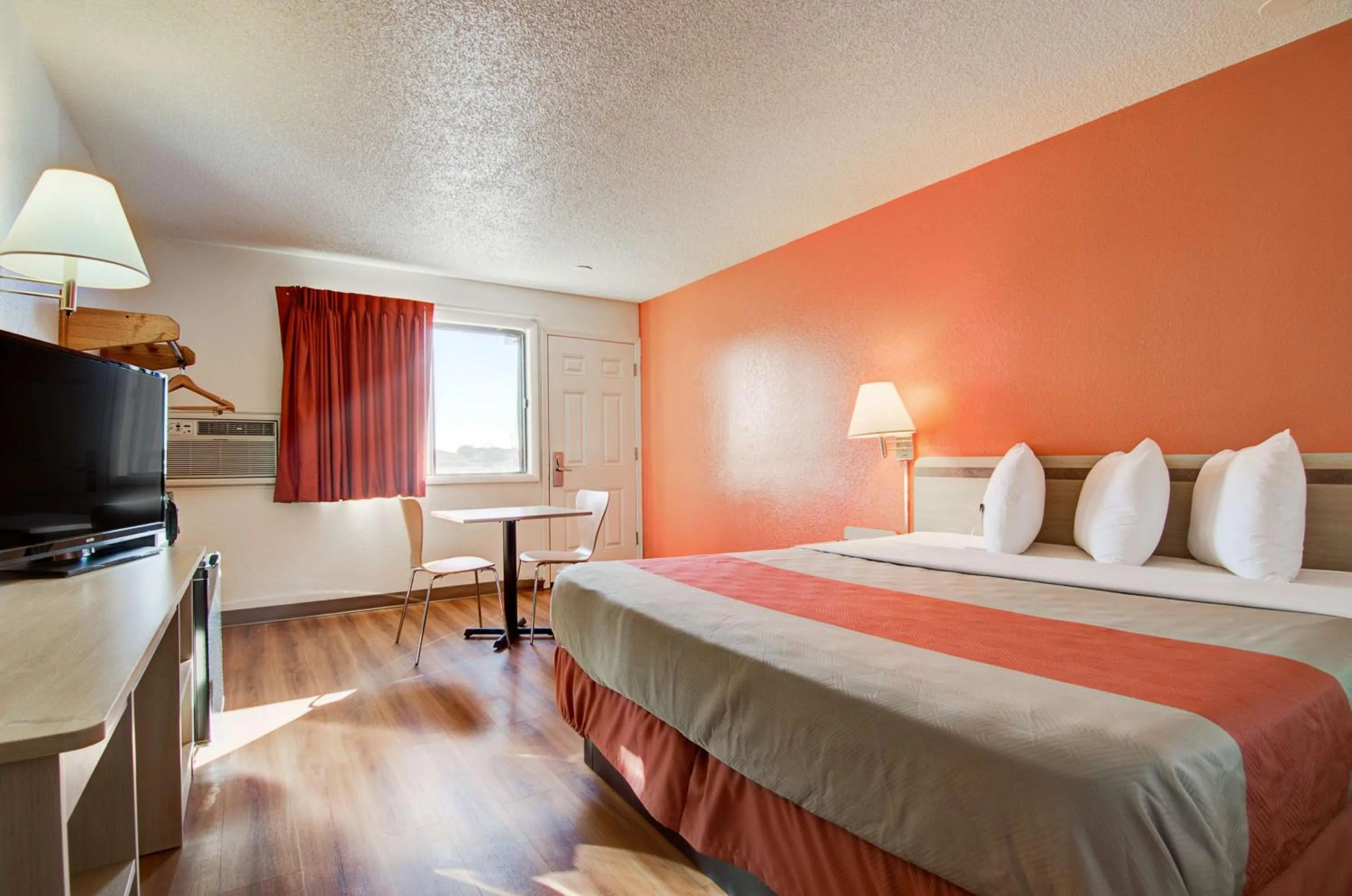 Photo of the whole room, Bed in Motel 6-Colby, KS