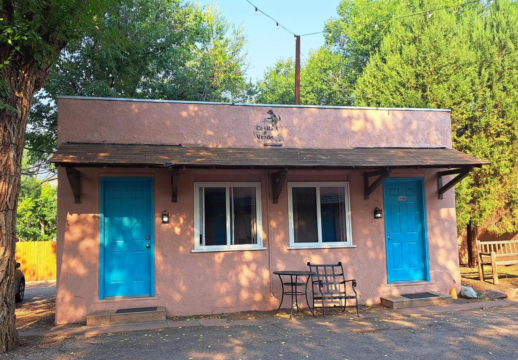 Property building in Buffalo Lodge Bicycle Resort - Amazing access to local trails & the Garden