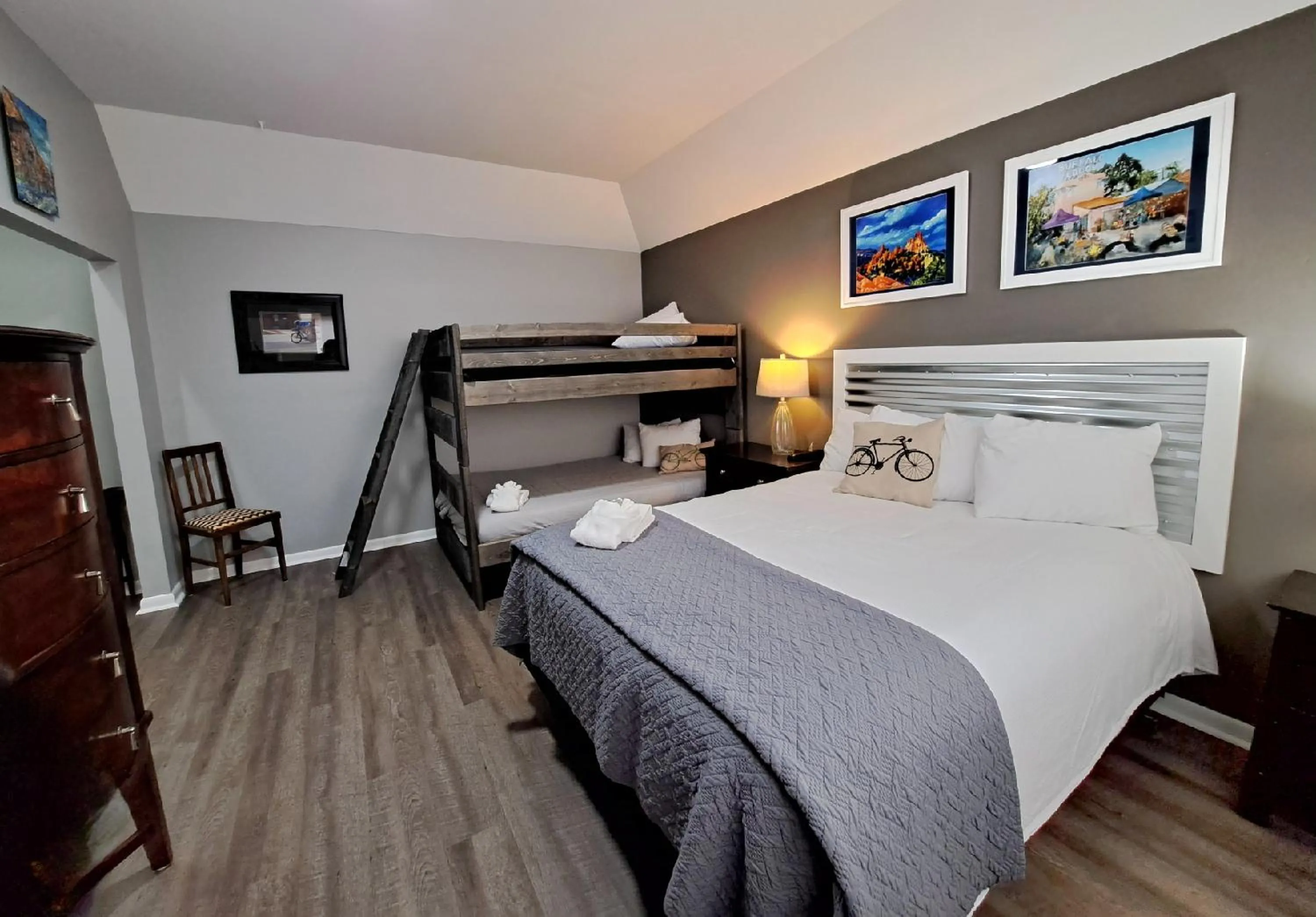 Bedroom, Bed in Buffalo Lodge Bicycle Resort - Amazing access to local trails & the Garden