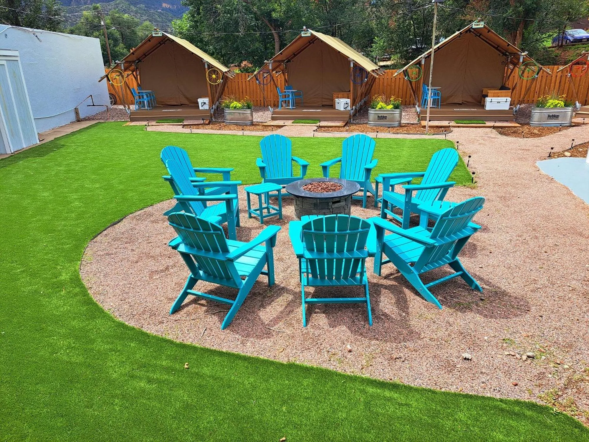 Seating area in Buffalo Lodge Bicycle Resort - Amazing access to local trails & the Garden