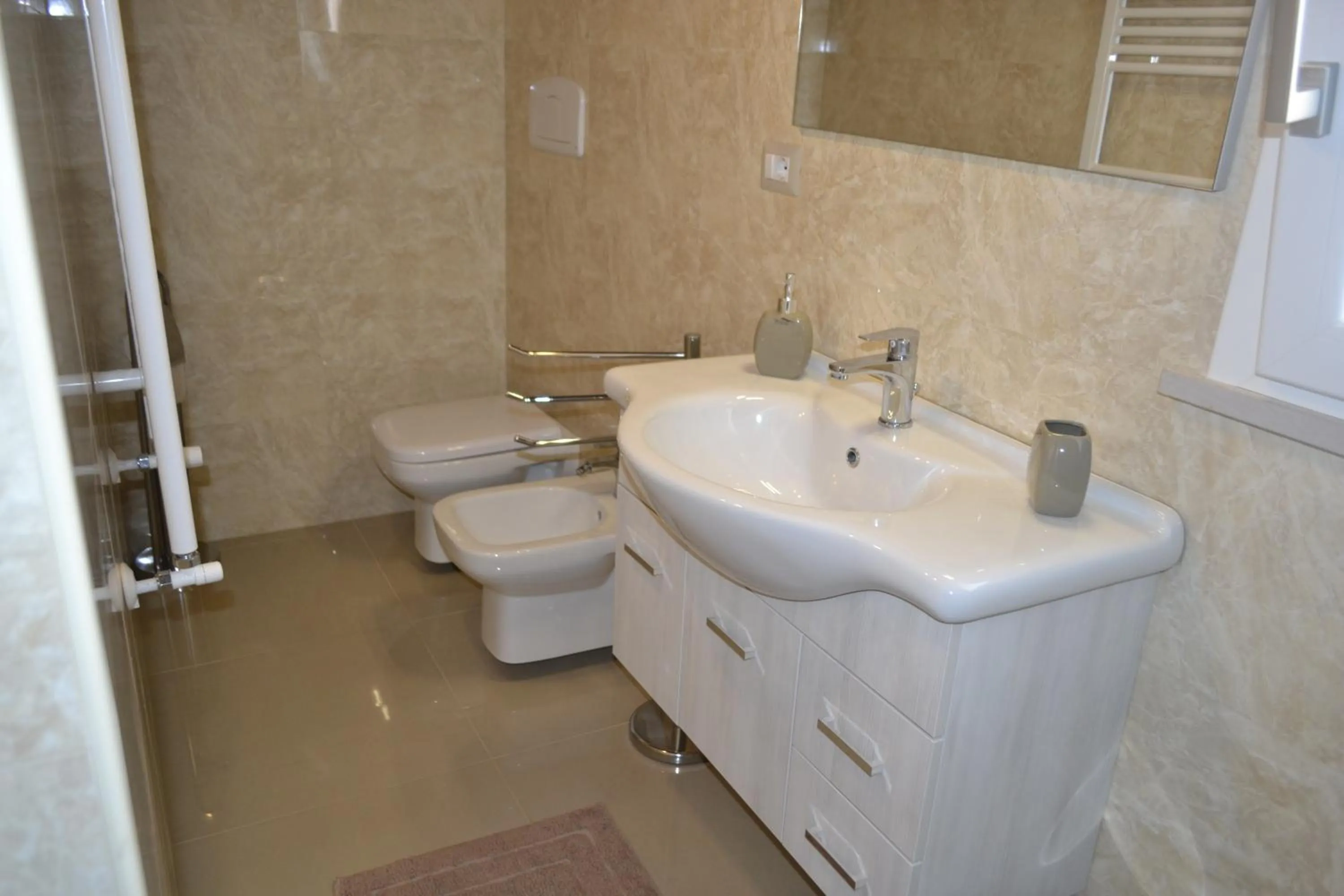 Toilet in Attica B&B