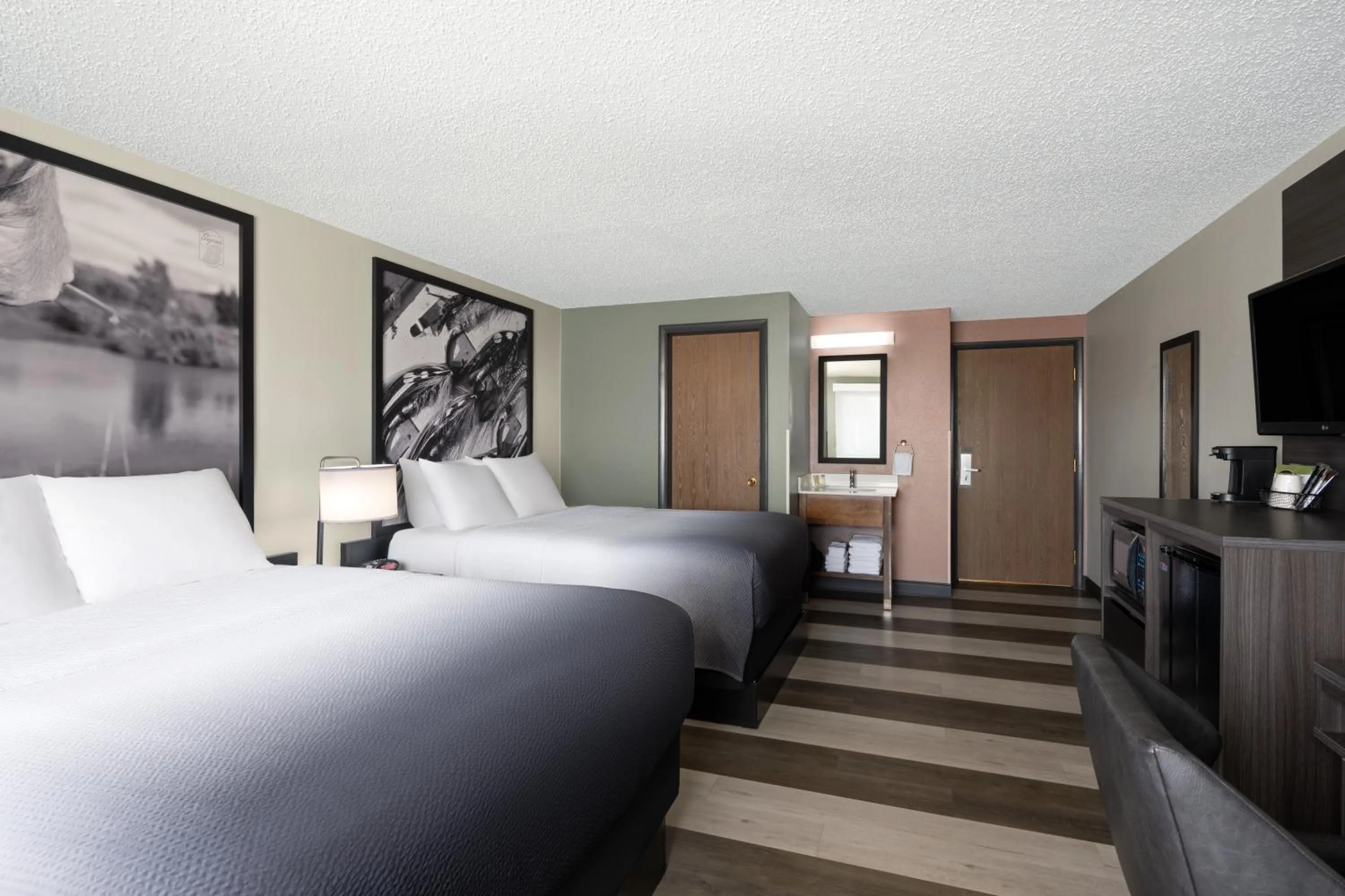 Bedroom, Bed in Super 8 by Wyndham Conrad