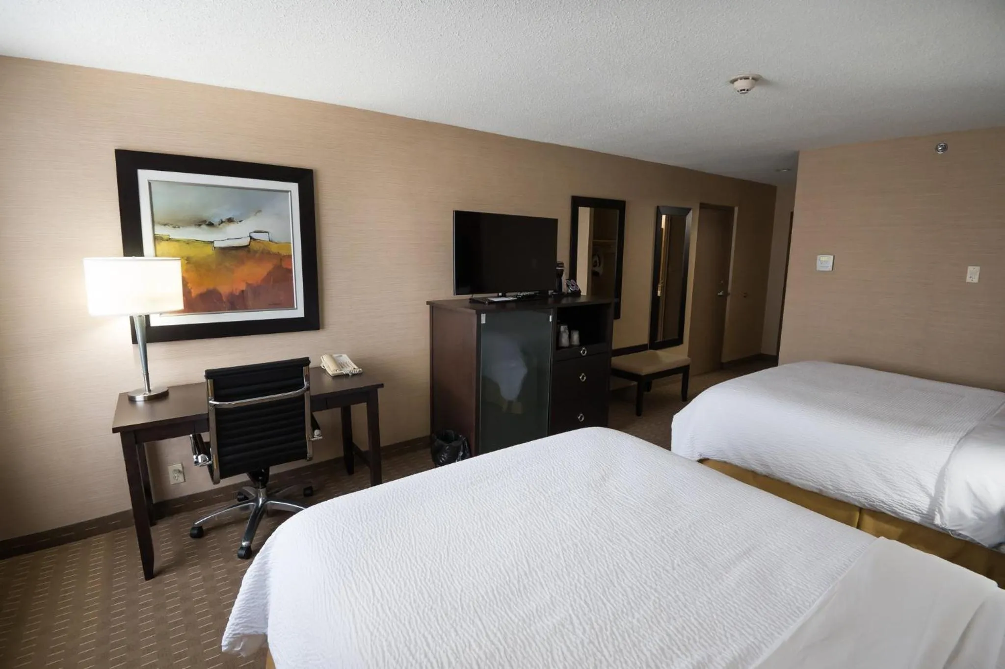Photo of the whole room, Bed in Holiday Inn Express Hotel & Suites Chatham South by IHG