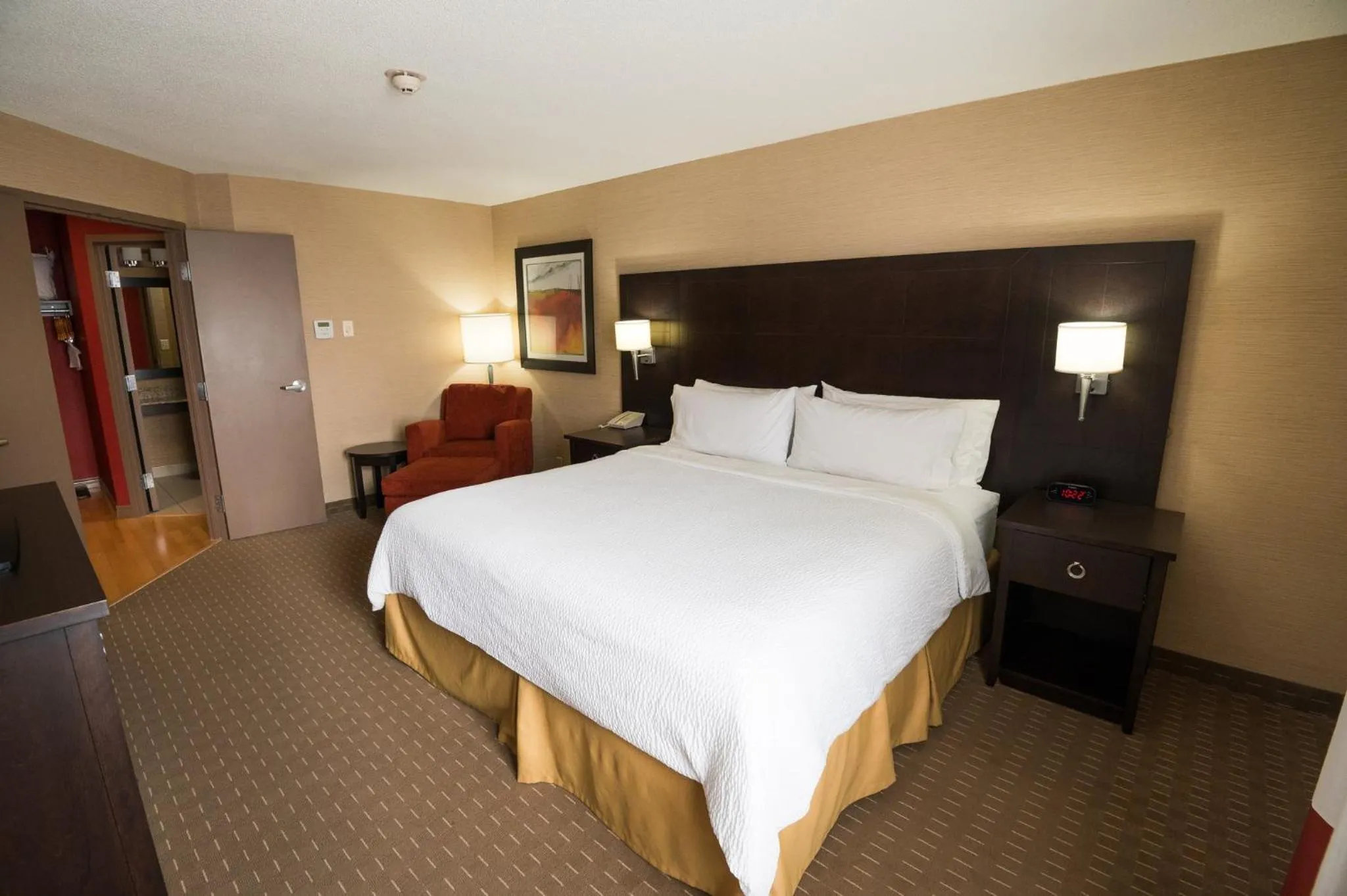 Photo of the whole room, Bed in Holiday Inn Express Hotel & Suites Chatham South by IHG