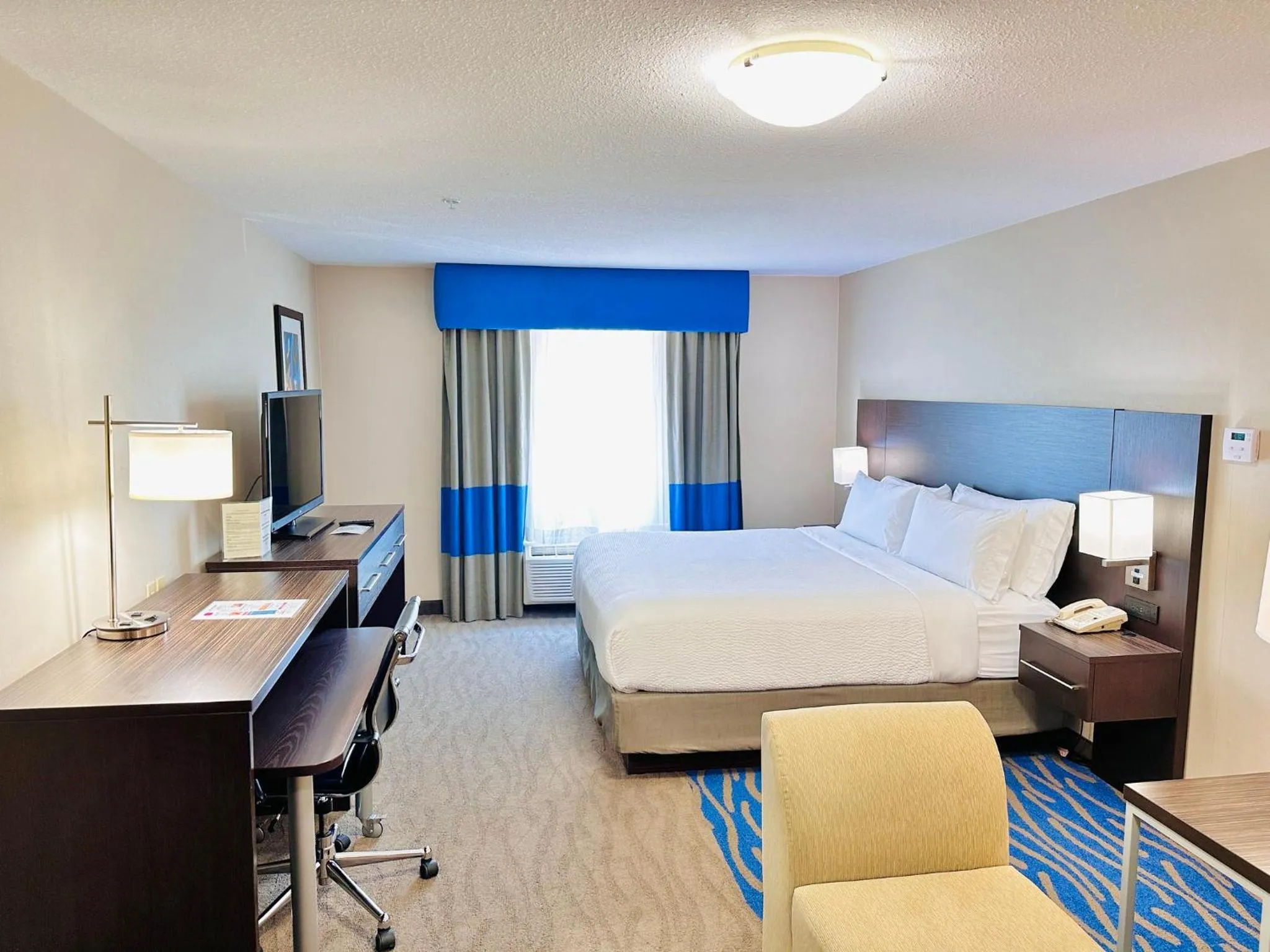 Photo of the whole room, Bed in Holiday Inn Hotel & Suites Regina by IHG