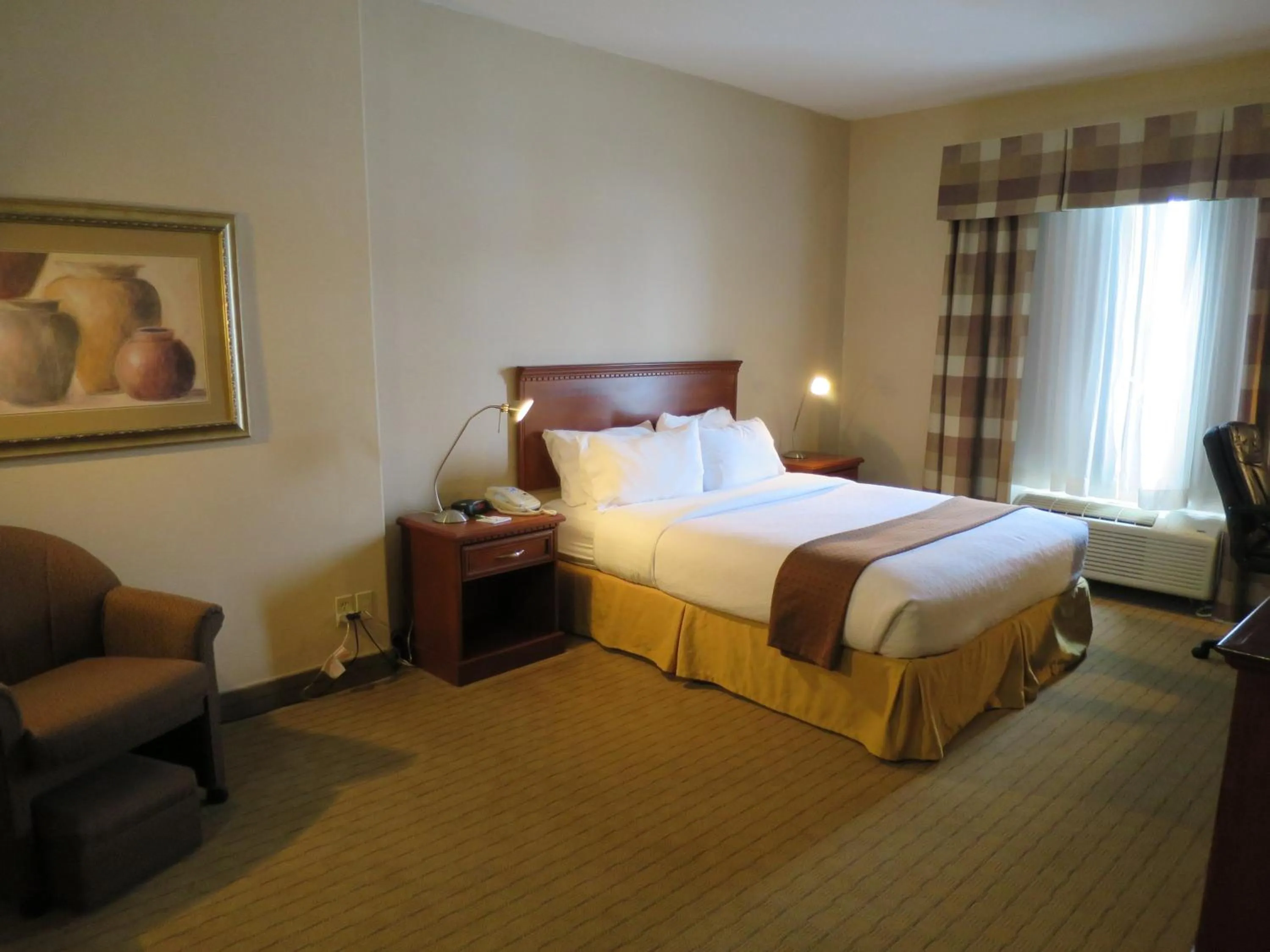 Photo of the whole room, Bed in Holiday Inn Hotel & Suites Regina by IHG