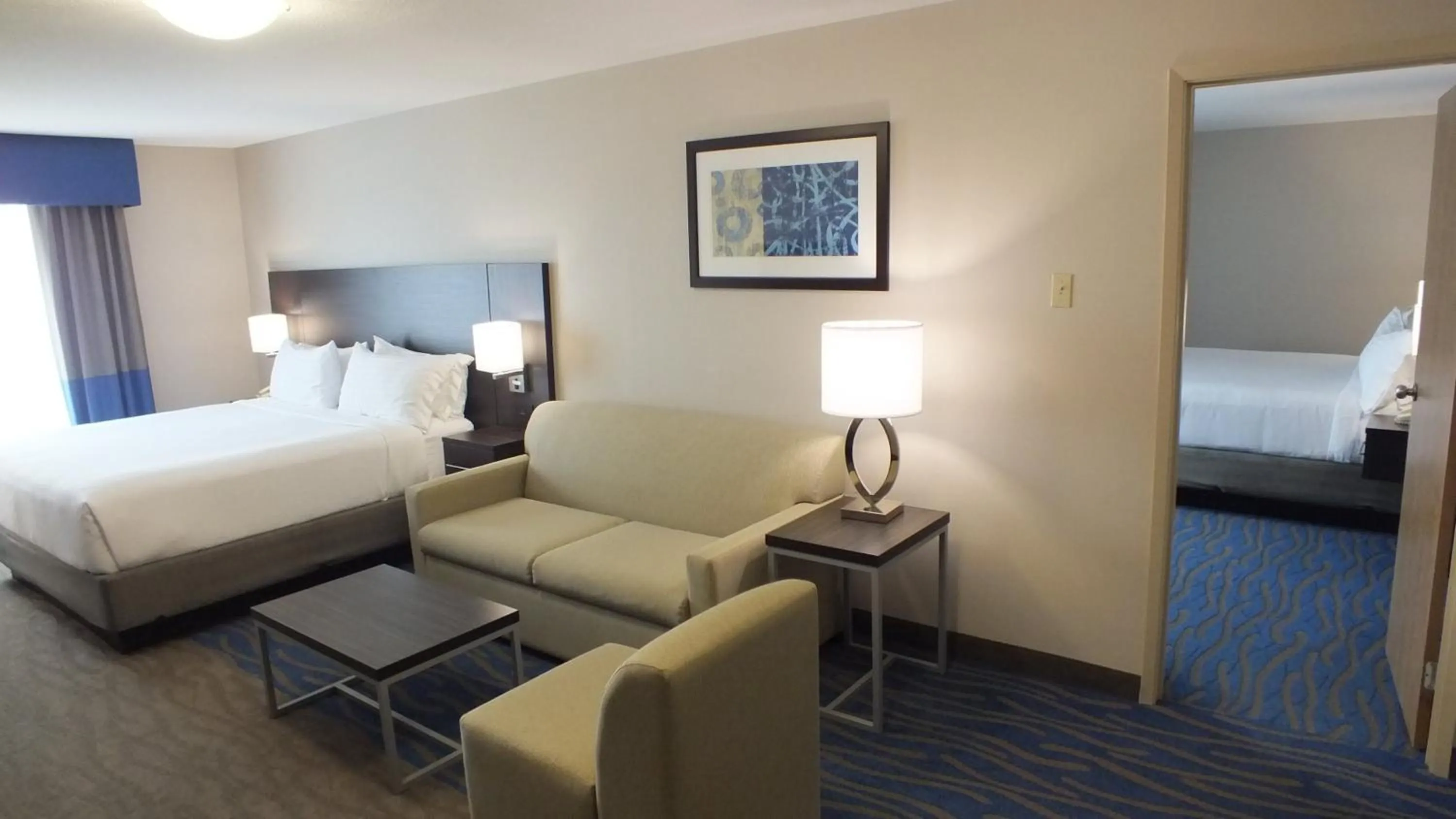 Photo of the whole room, Bed in Holiday Inn Hotel & Suites Regina by IHG