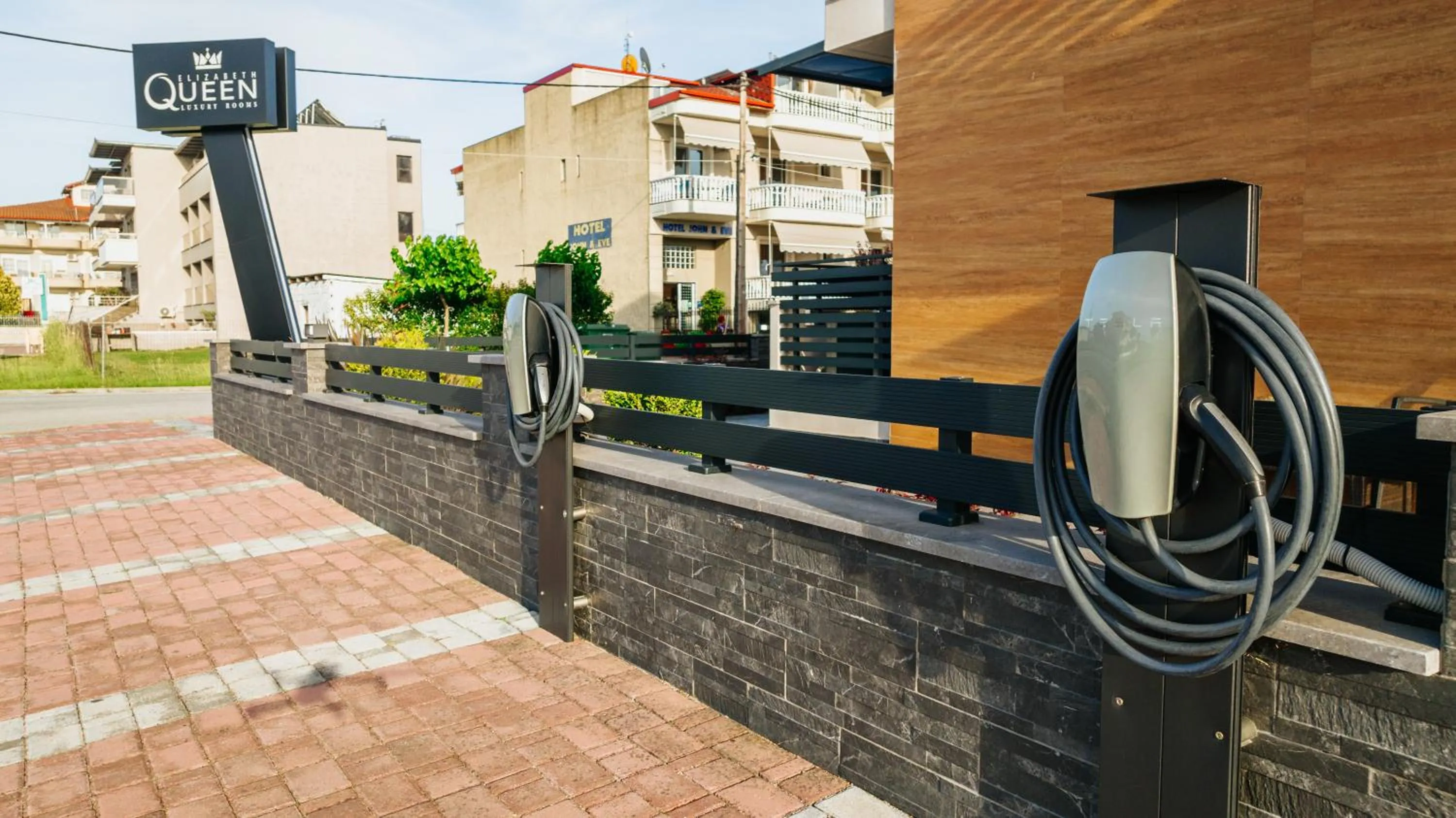 Property building in Elizabeth Queen Luxury Rooms