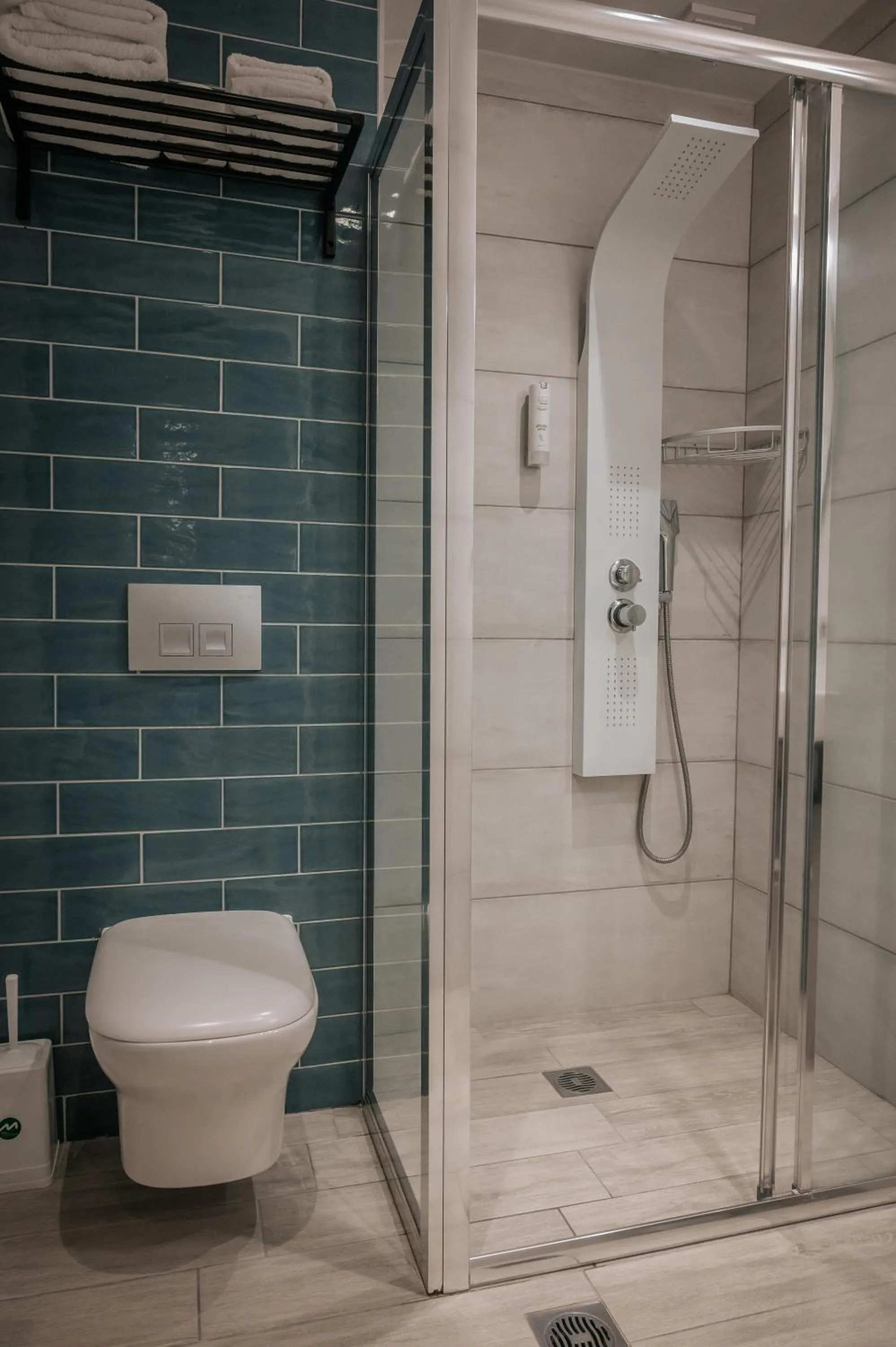 Bathroom in Elizabeth Queen Luxury Rooms