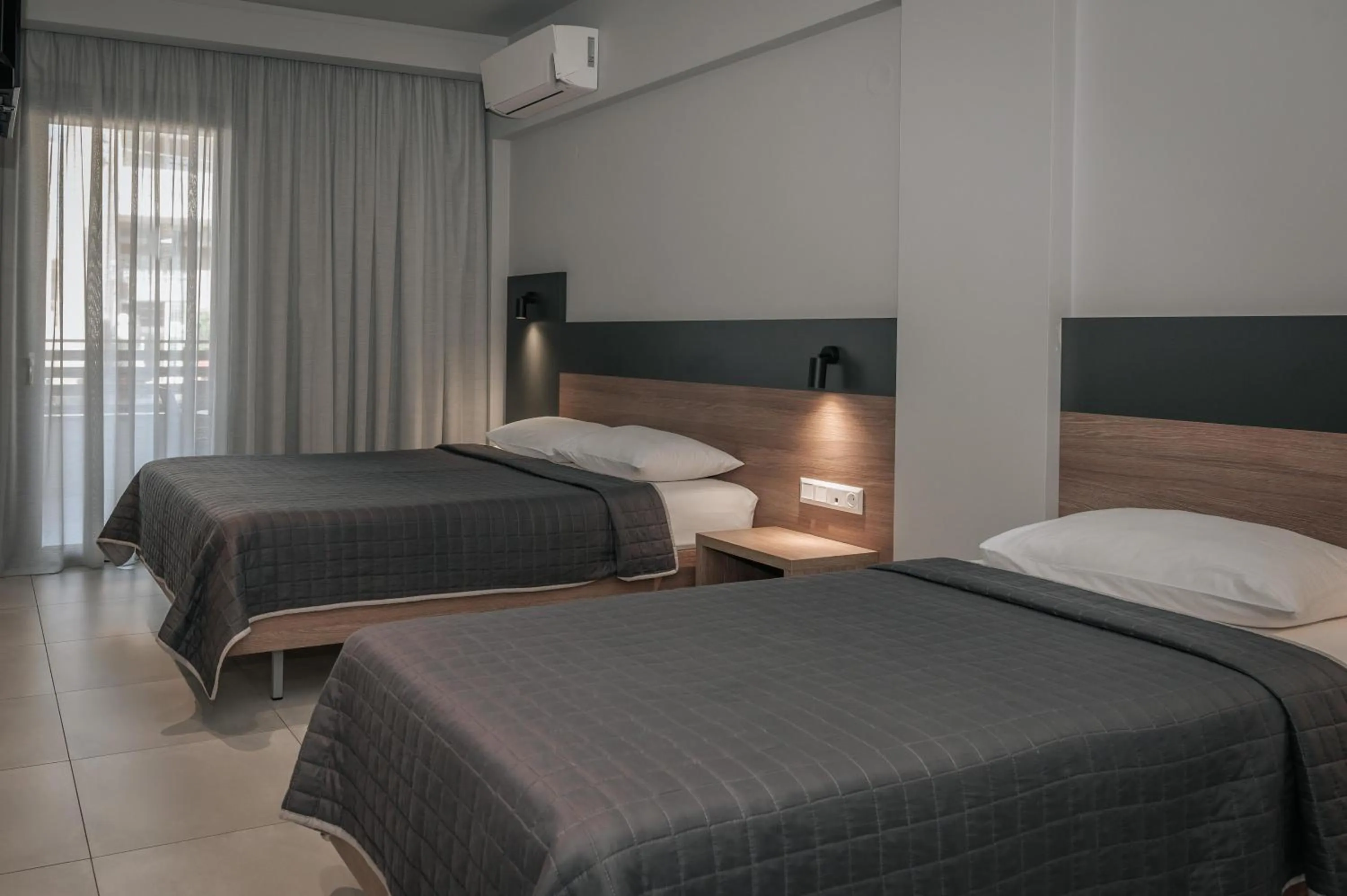 Photo of the whole room, Bed in Elizabeth Queen Luxury Rooms