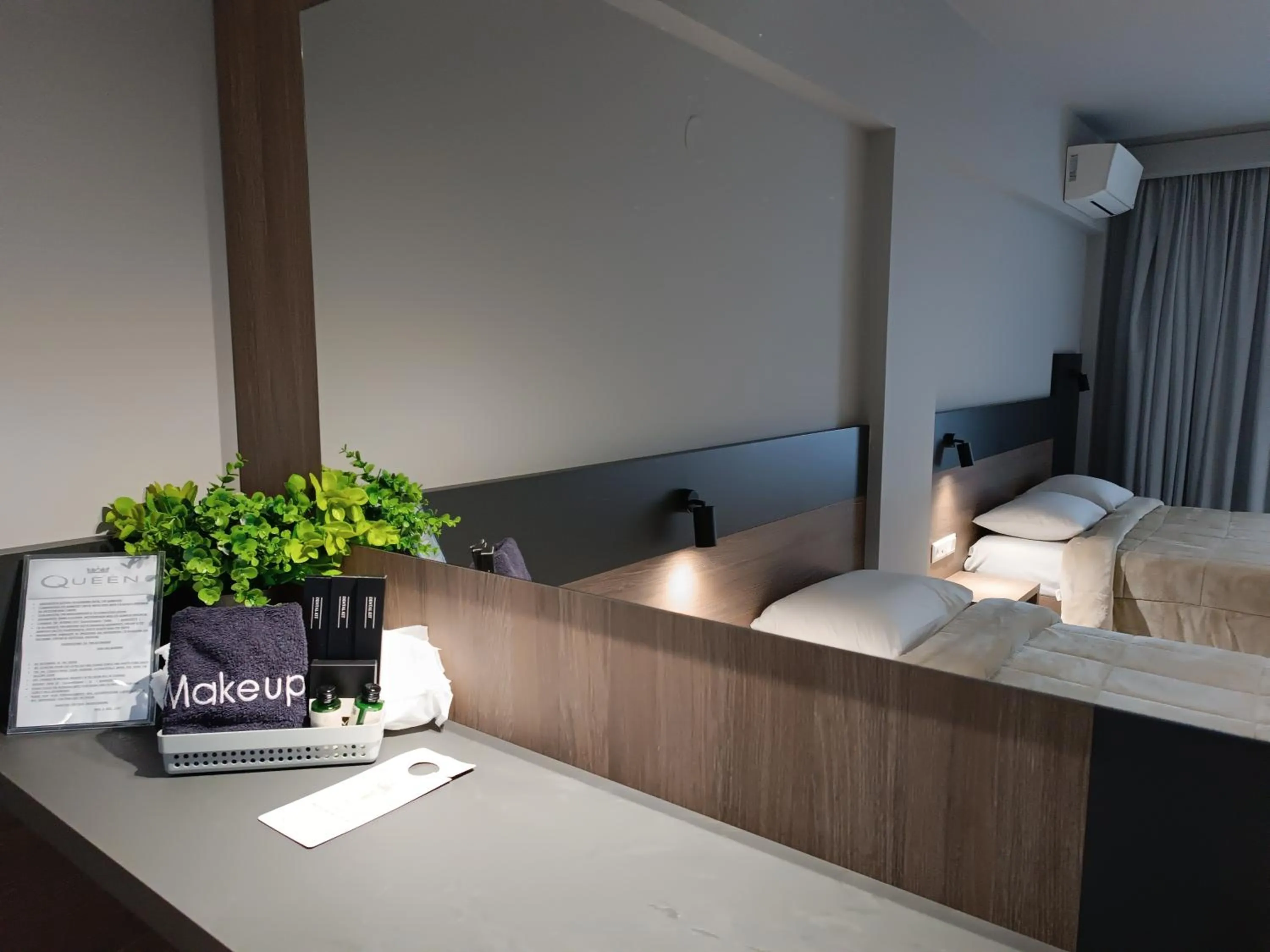 Photo of the whole room, Bed in Elizabeth Queen Luxury Rooms