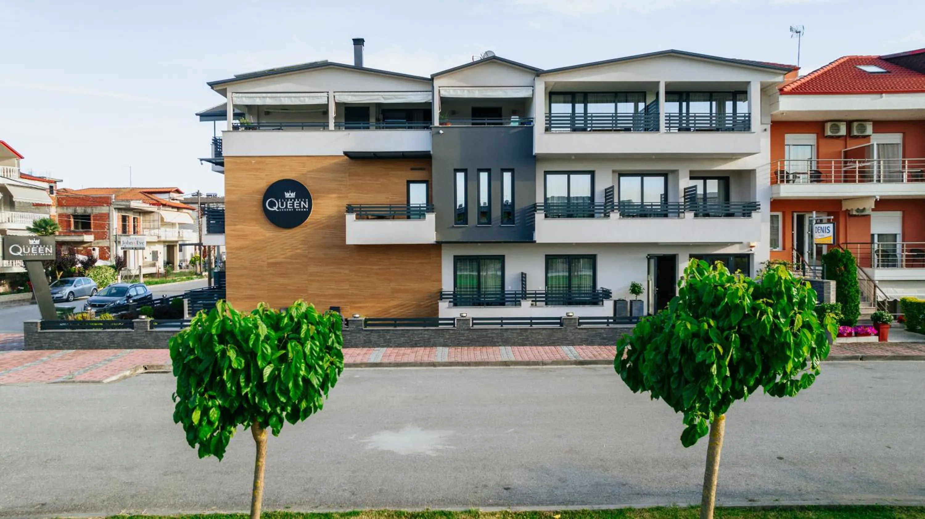 Property building in Elizabeth Queen Luxury Rooms