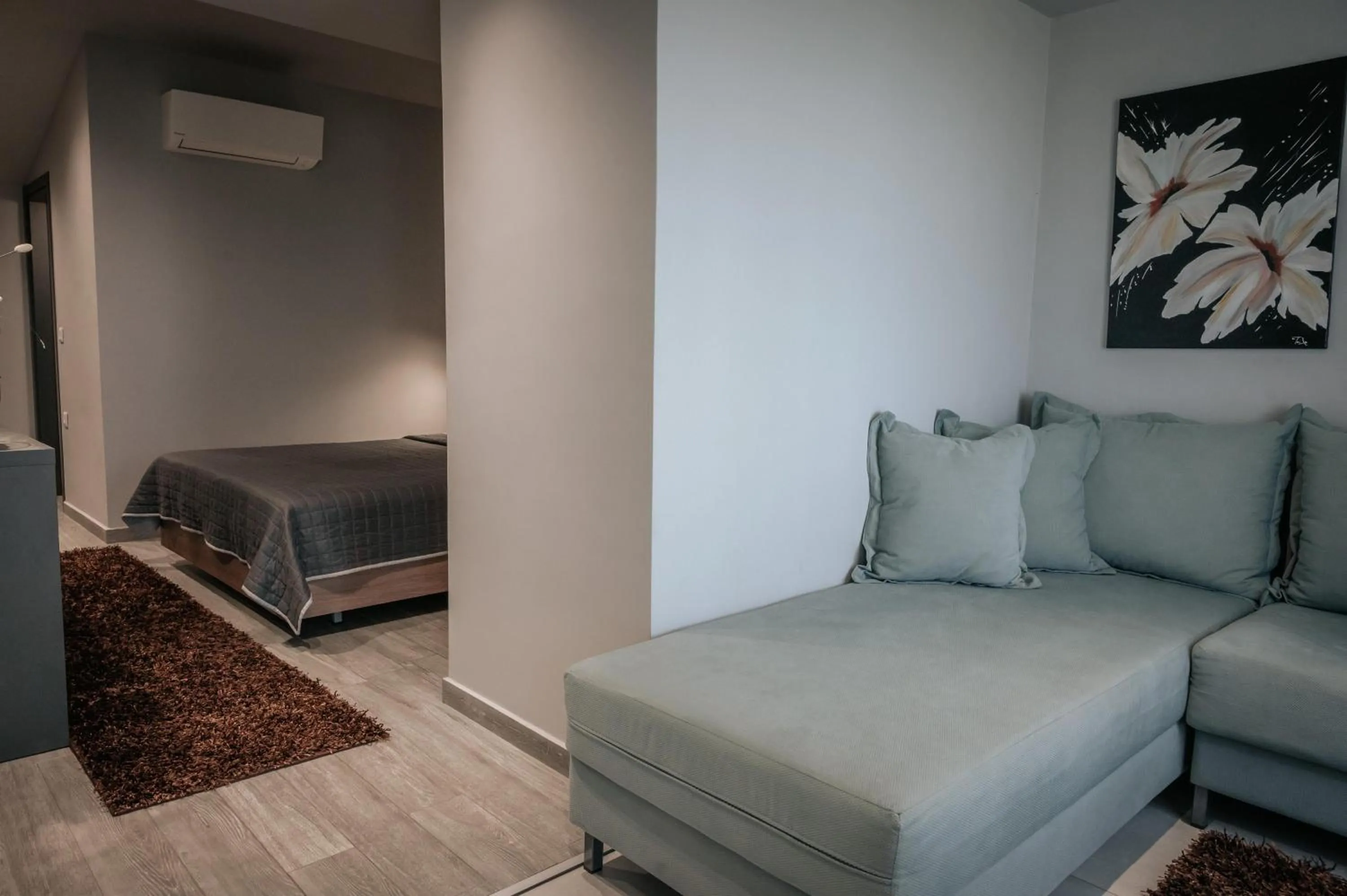 Photo of the whole room in Elizabeth Queen Luxury Rooms