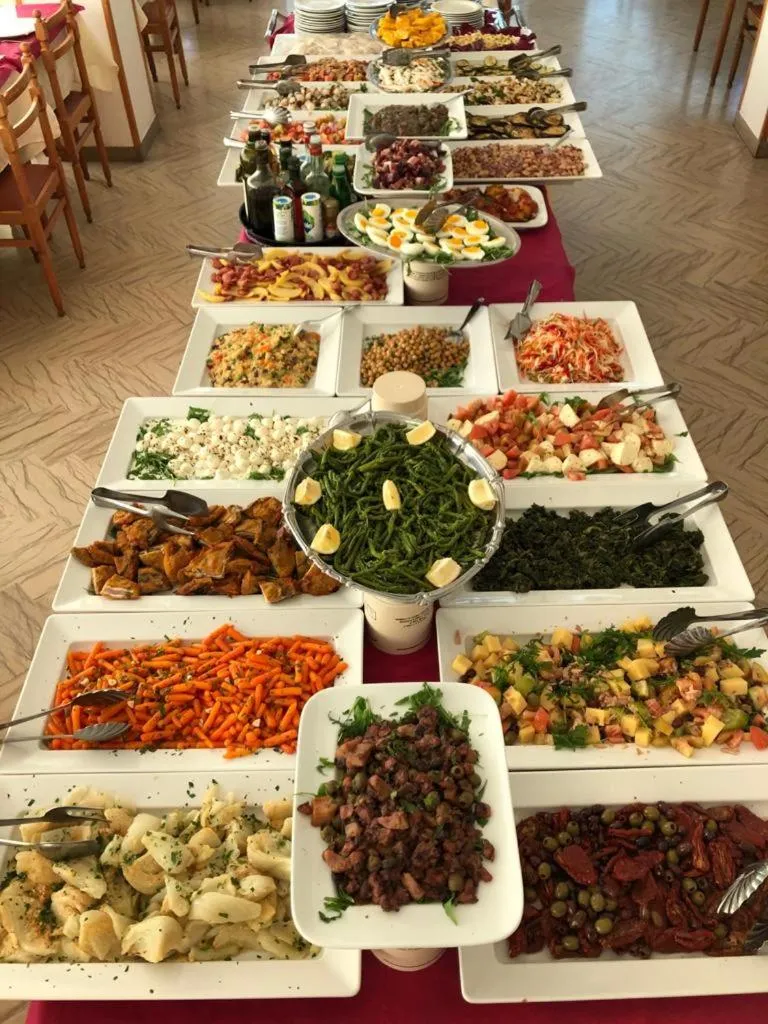 Restaurant/places to eat in Hotel Lem