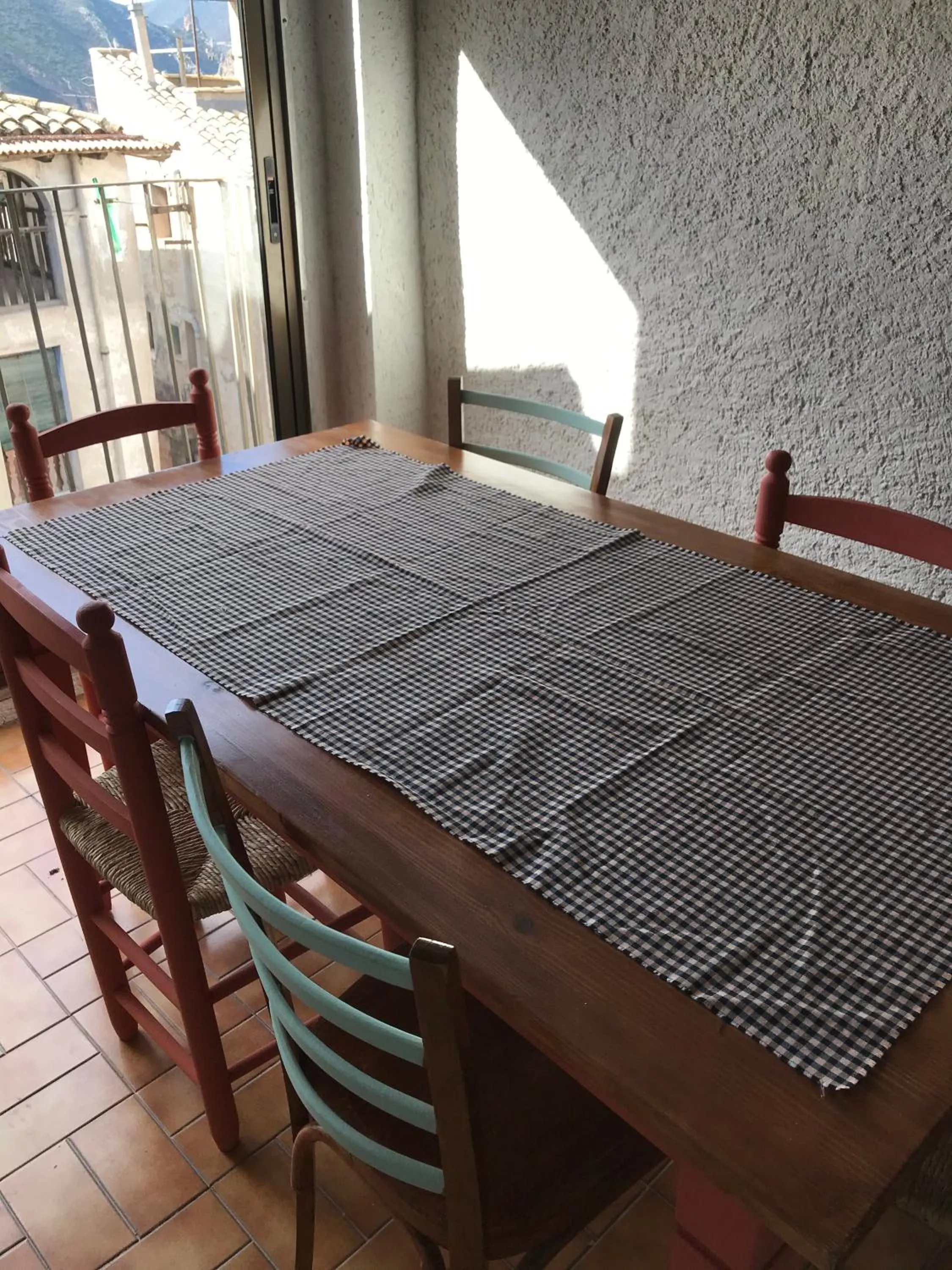 Communal kitchen in Hostal Casiano Camarasa