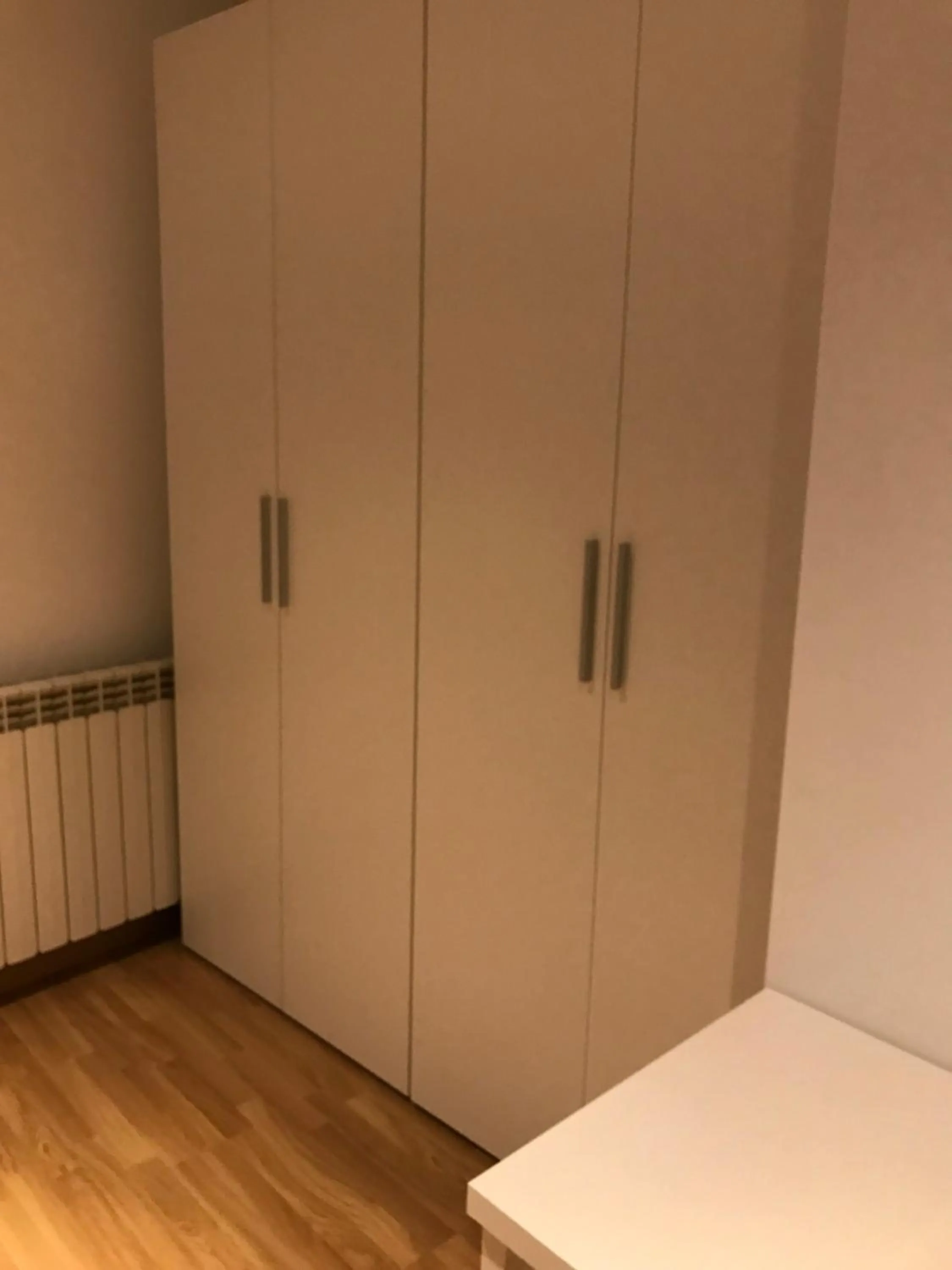 wardrobe, Bed in Hostal Casiano Camarasa