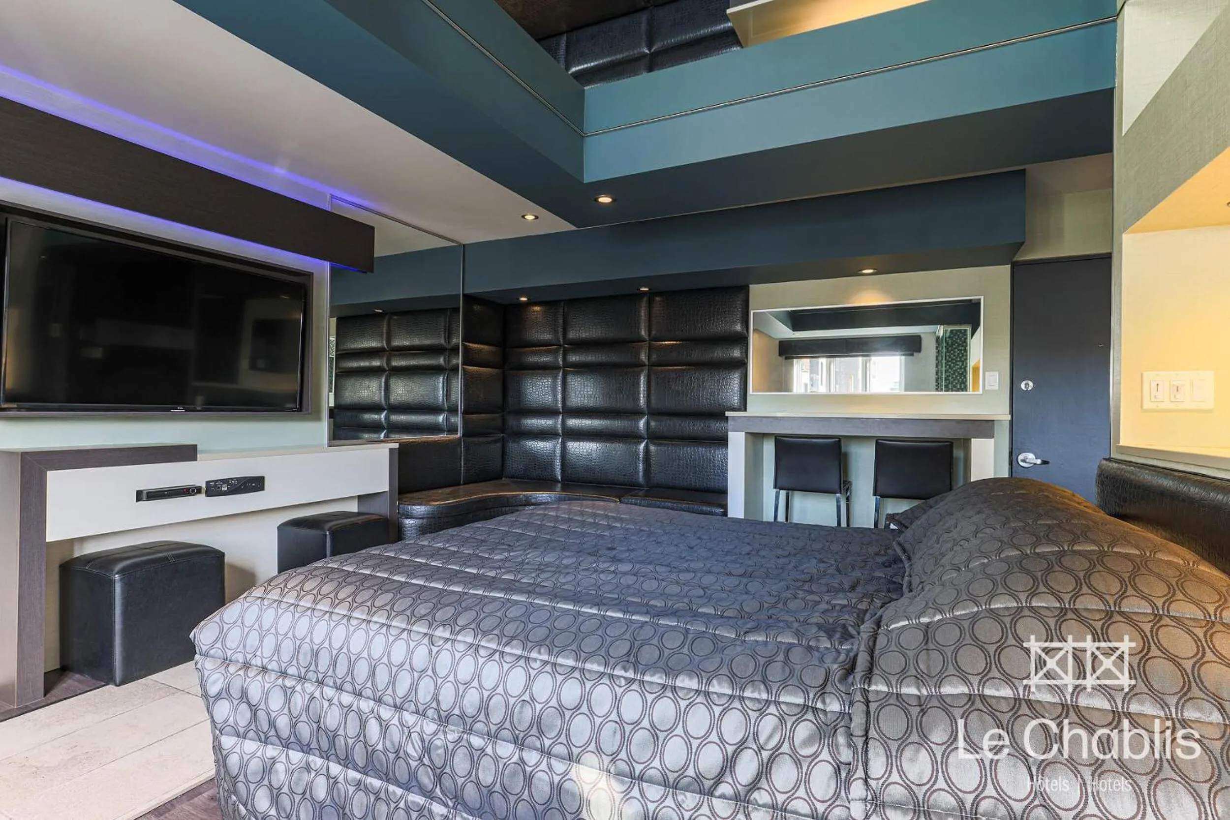 Bed in Hotel Le Chablis Cadillac