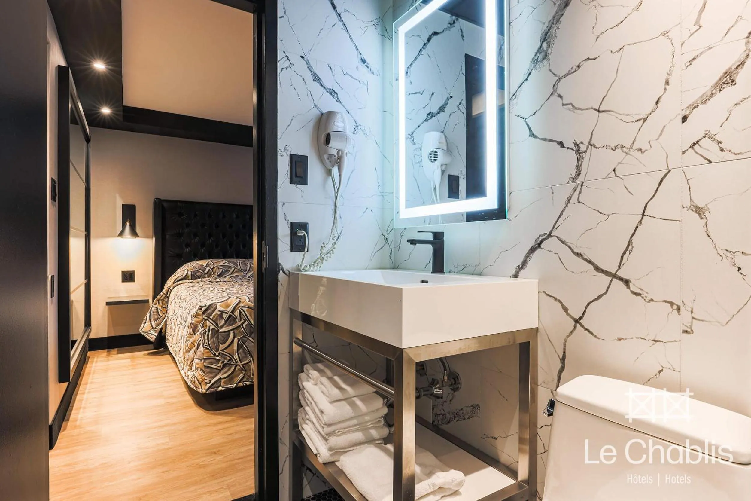 Comfort Room in Hotel Le Chablis Cadillac