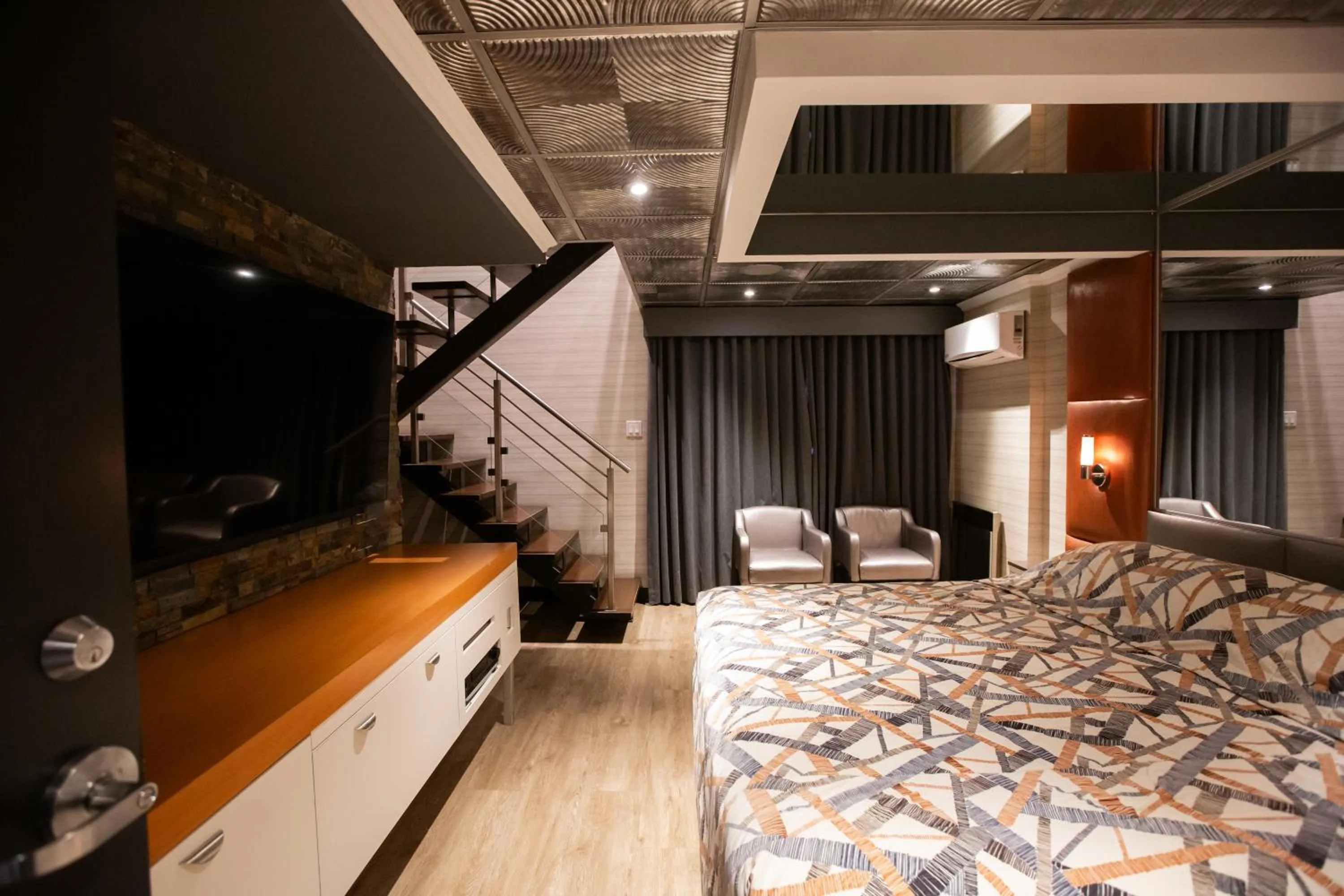 Bed in Hotel Le Chablis Cadillac