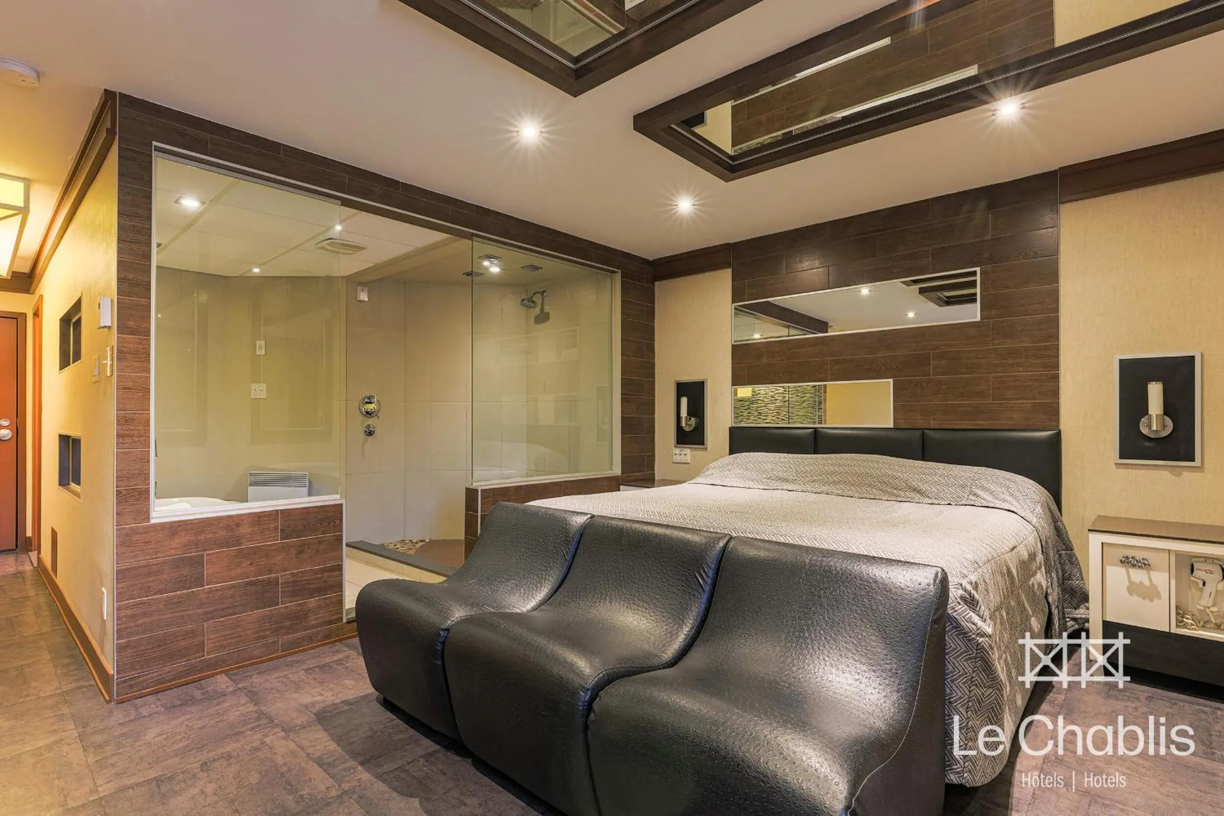 Bed in Hotel Le Chablis Cadillac