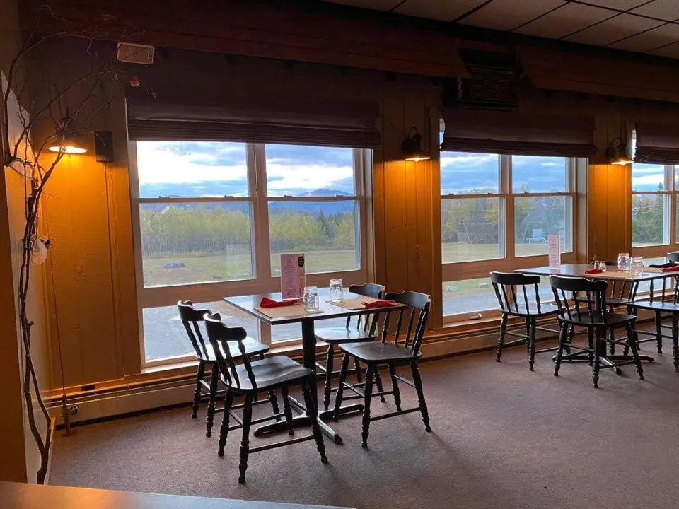 Restaurant/places to eat in Leisure Life