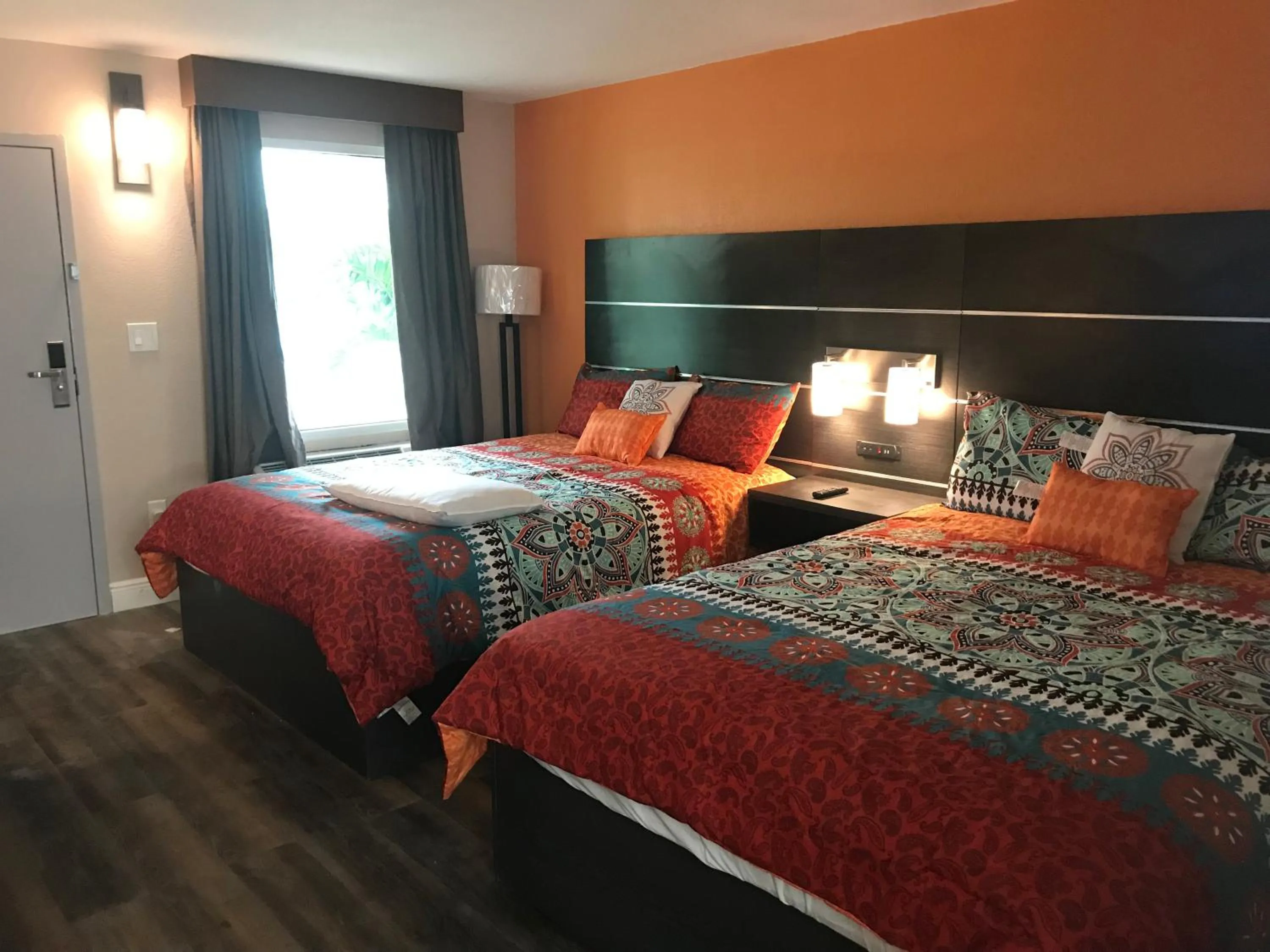 Photo of the whole room, Bed in Tropical Inn & Suites, downtown clearwater